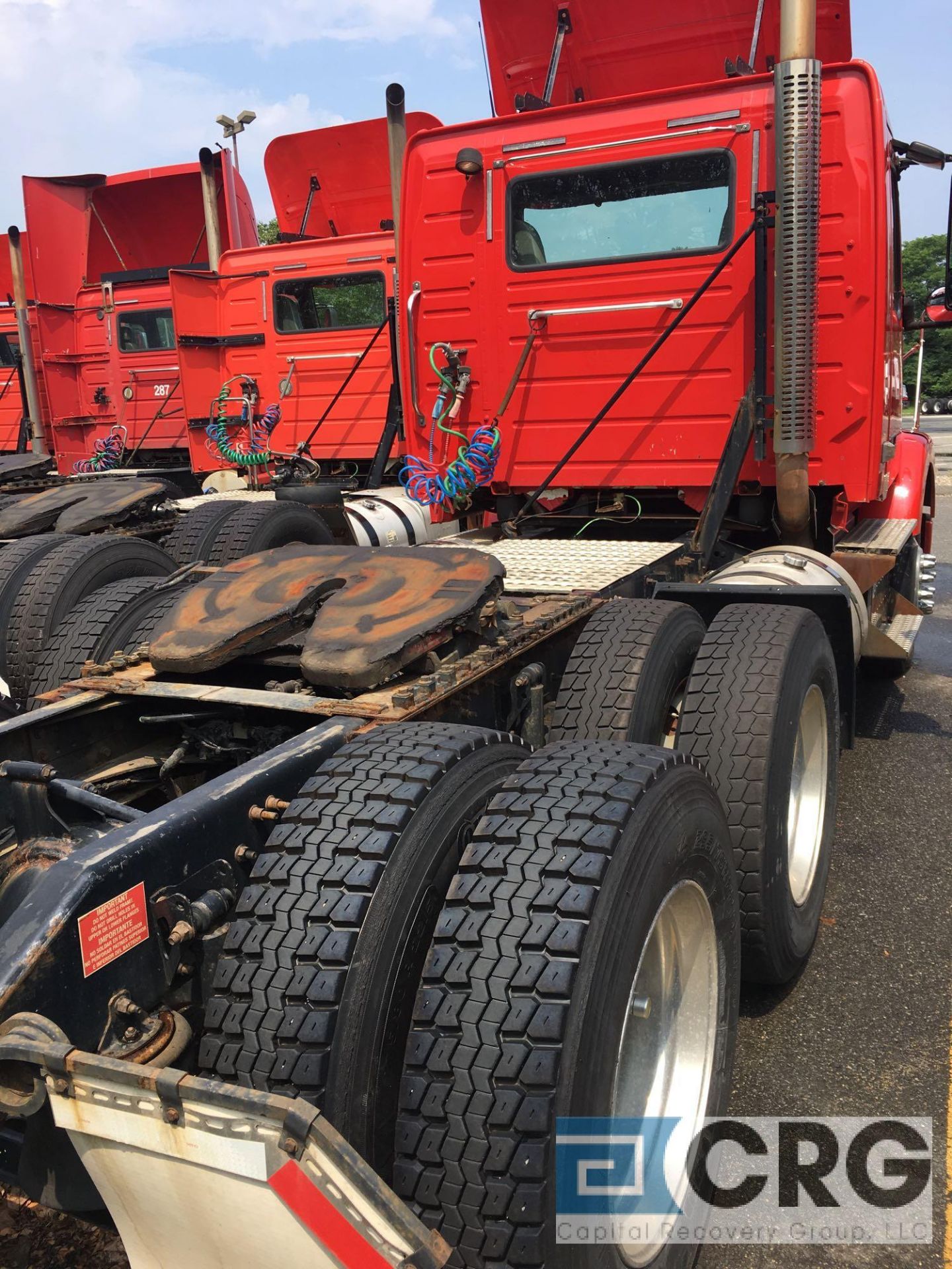 2010 VOLVO VN Tandem Axle Day Cab Tractor, 4V4MC9EG2AN287904, 165" wheelbase, Volvo D13 405 H.P., - Image 4 of 8