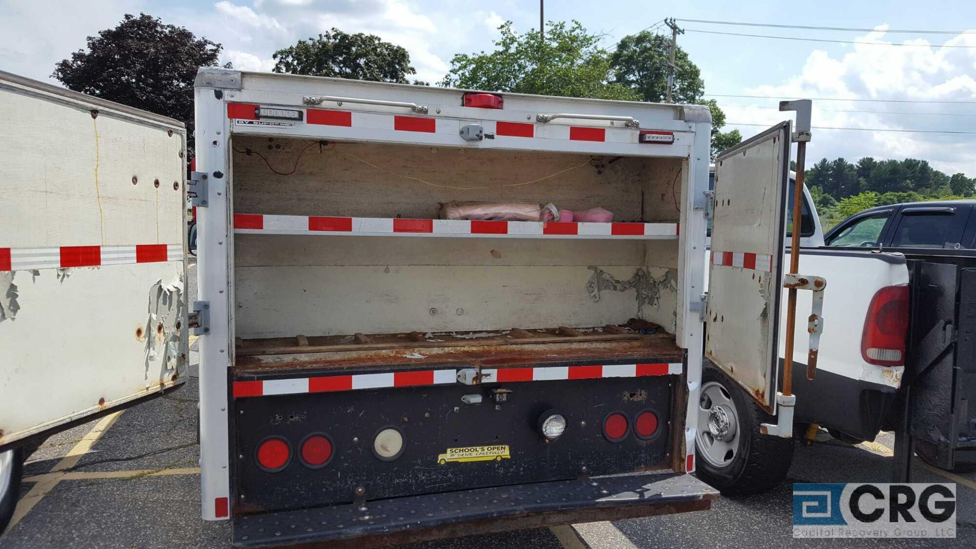 2006 Ford F 350 Utility Truck, Auto transmission, AM/FM Radio, manual windows and locks, 3 passenger - Image 5 of 6