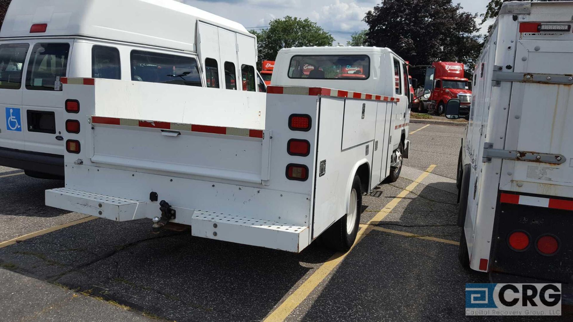 2006 GM /Isuzu NQR diesel, crew cab utility truck 14,500 lbs GVWR., Auto transmission, 140,425 - Image 4 of 4