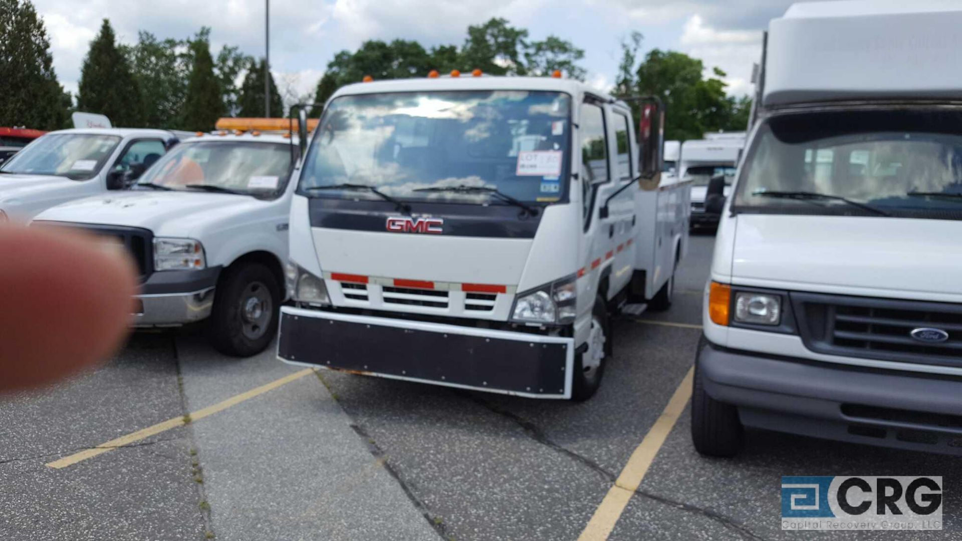 2006 GM /Isuzu NQR diesel, crew cab utility truck 14,500 lbs GVWR., Auto transmission, 140,425 - Image 2 of 4