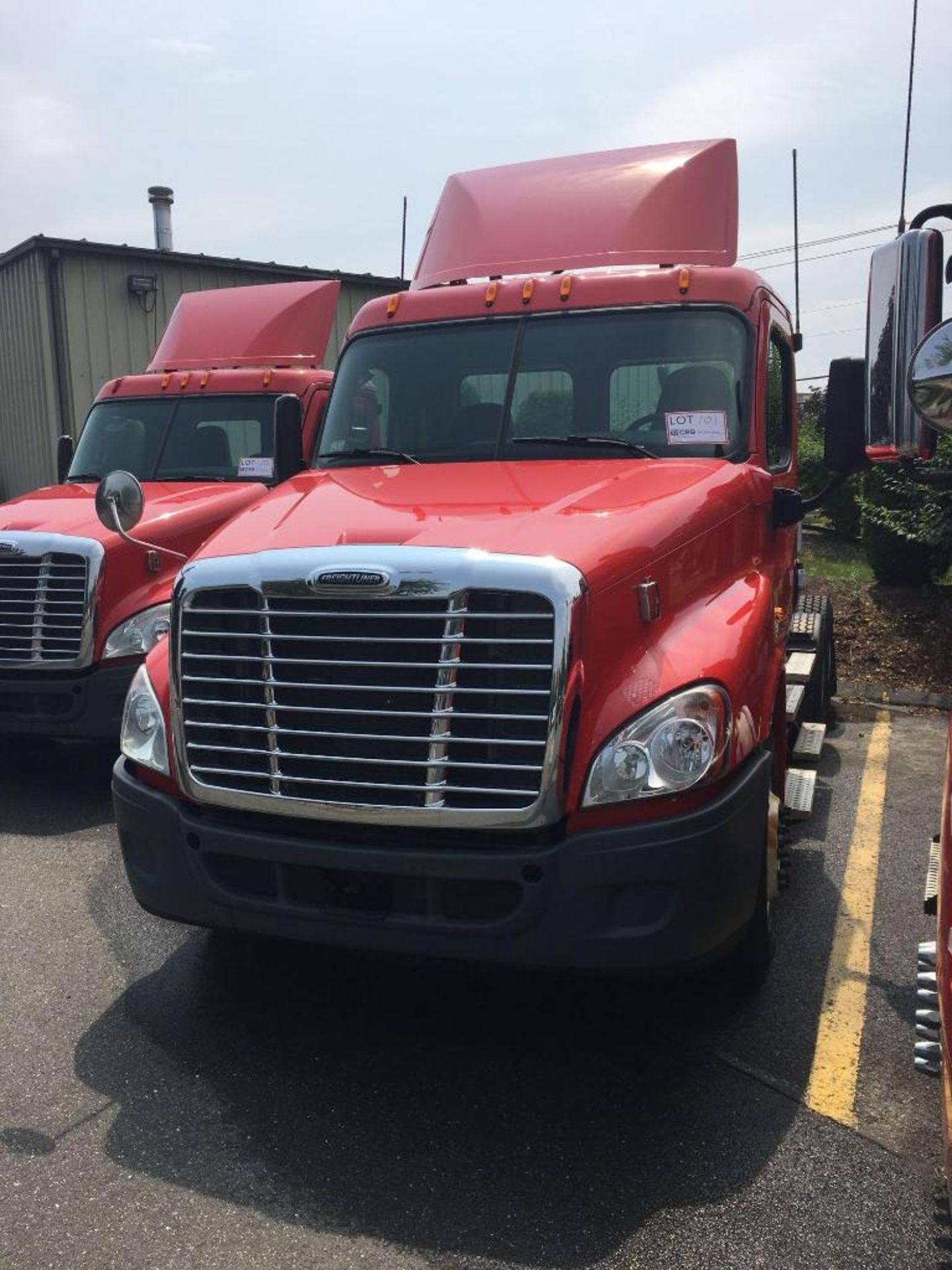 2015 Freightliner Cascadia 125 Tandem Axle Day Cab Tractor, 3AKJGEBG6FDGR2137, 178" wheelbase,