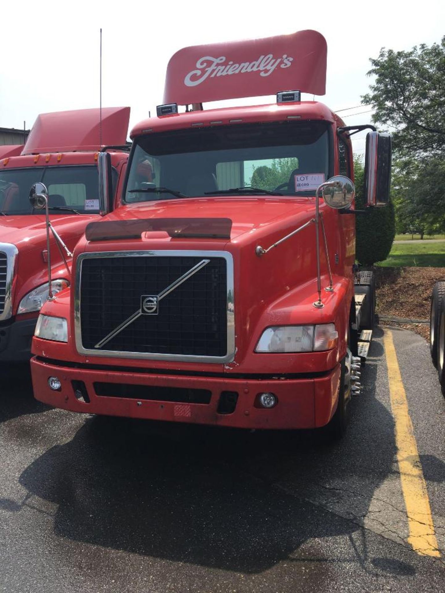 2010 VOLVO VN Tandem Axle Day Cab Tractor, 4V4MC9EG2AN287904, 165" wheelbase, Volvo D13 405 H.P.,