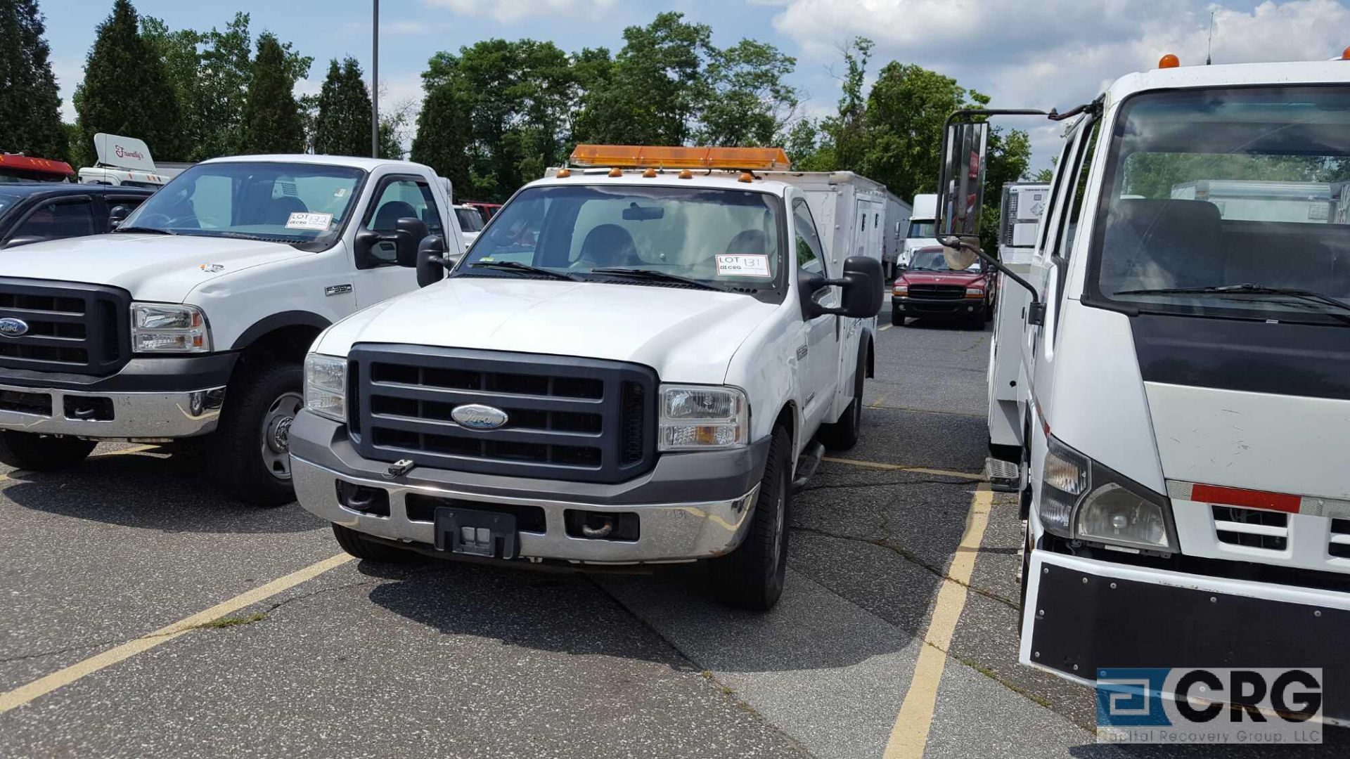 2006 Ford F 350 Utility Truck, Auto transmission, AM/FM Radio, manual windows and locks, 3 passenger - Image 2 of 6