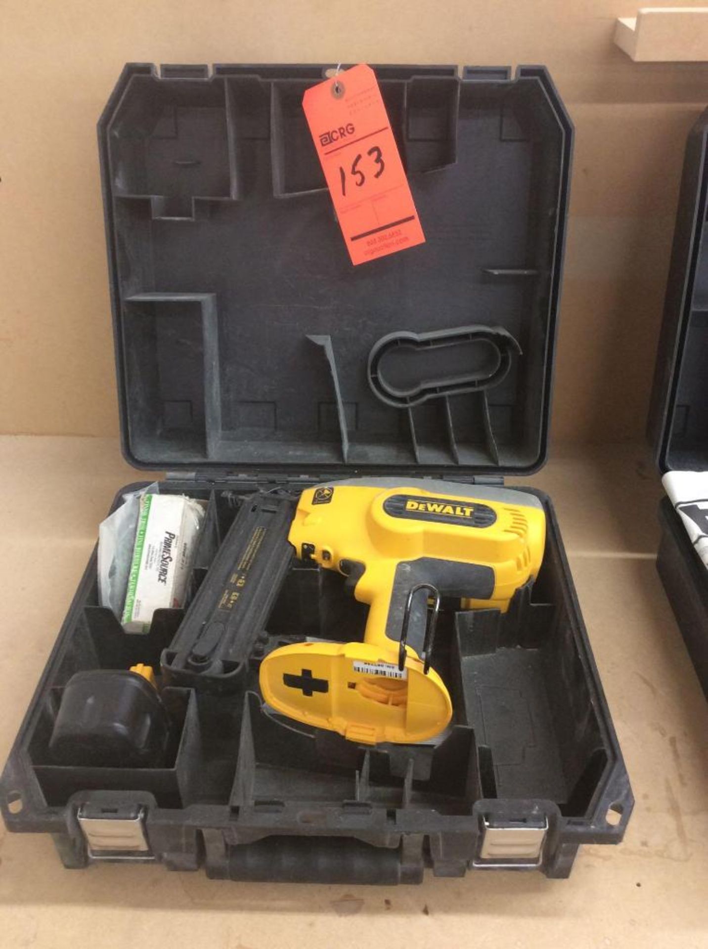 Dewalt cordless battery operated finish nailer, mn DC608 18 volt battery with case (NO CHARGER)