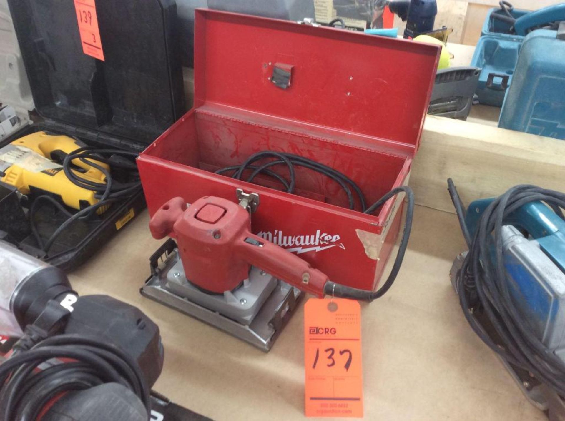 Milwaukee orbital sander, mn 6014, with case