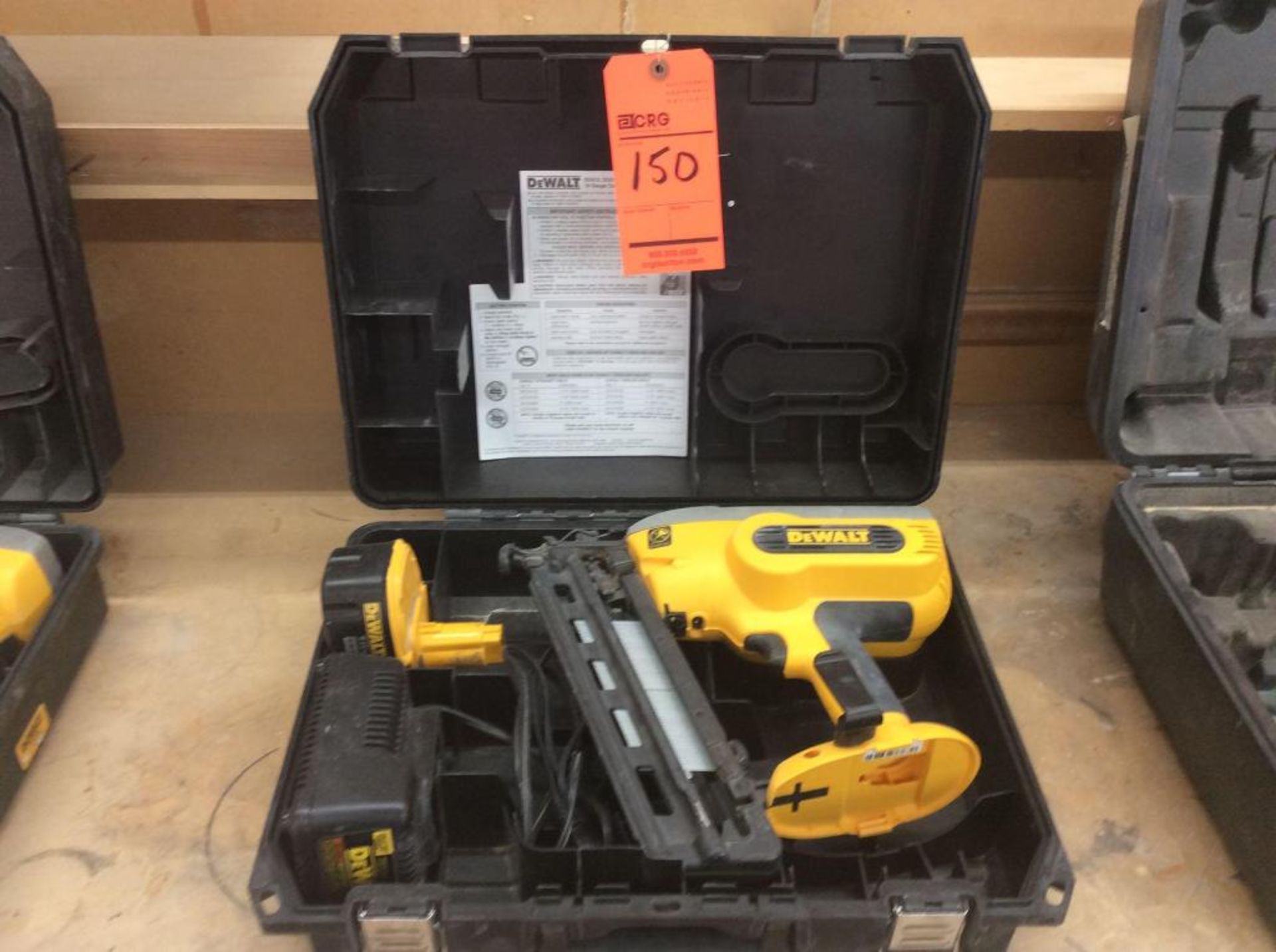 Dewalt cordless battery operated finish nailer, mn DC618 18 volt battery and charger with case