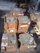 Lot of (8) Timkin heavy duty bearings including mn EE117063, 93750, L570648-90035