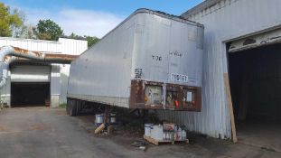 Fruehauf 40 foot tandem axle trailer model number FB Z - 8 - F - 2 - 40, Vine, m e are 372 8 - 61