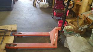 Hydraulic pallet jack, 5000# capacity with 27" x 48" forks.
