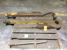 Set of crane roll hooks