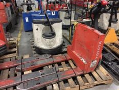 Toyota 7HBW23 4,500 LB capacity walk behind, electric rechargeable pallet jack, 24V, Sn: 7HBW23-