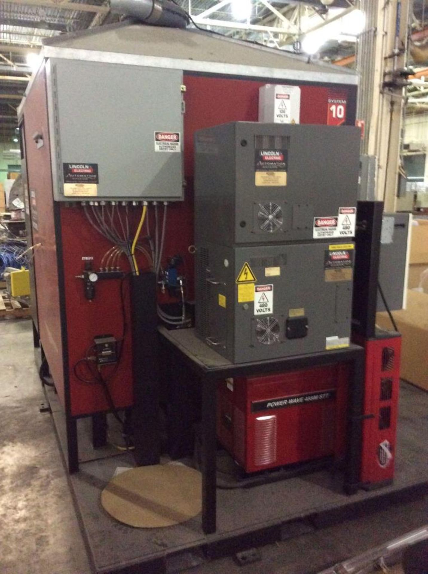 Robotic welder including Fanuc robot ARC MATE 100IBE and Lincoln 8' x 6' x approx 11' high enclosure - Image 5 of 13