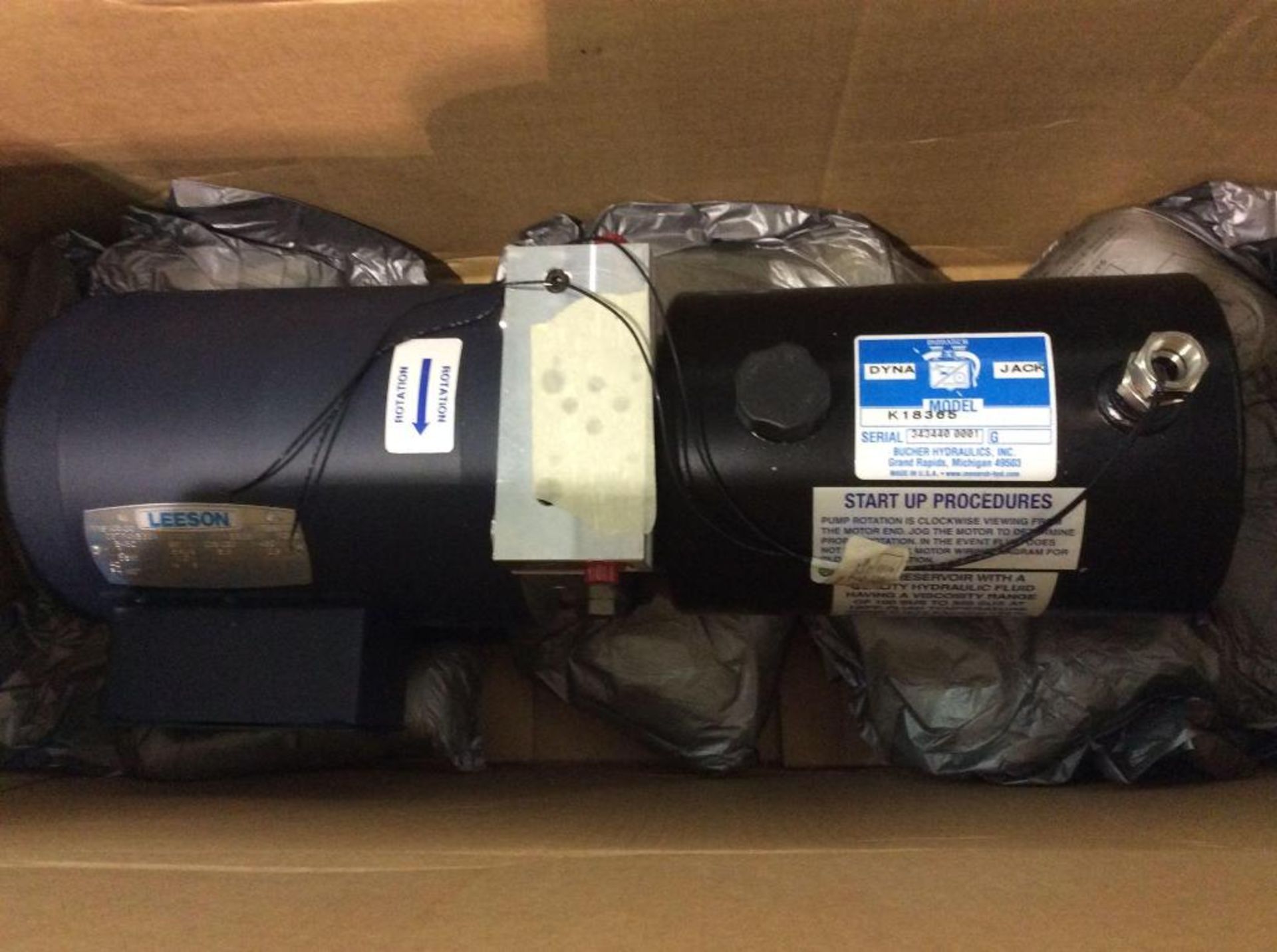 Lot of (3) items including (1) Dyna Jack 2 hp hydraulic pump, and (2) cylinders (NEW IN BOXES) - Image 2 of 3