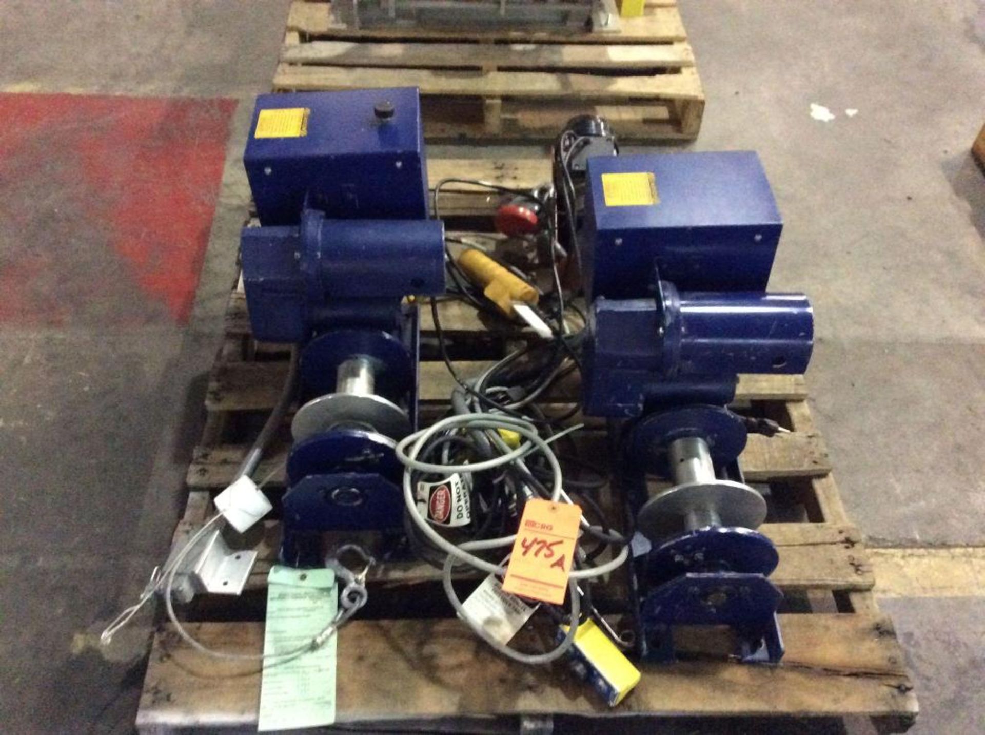 Lot of (2) MY-TE products winches, 1 phase