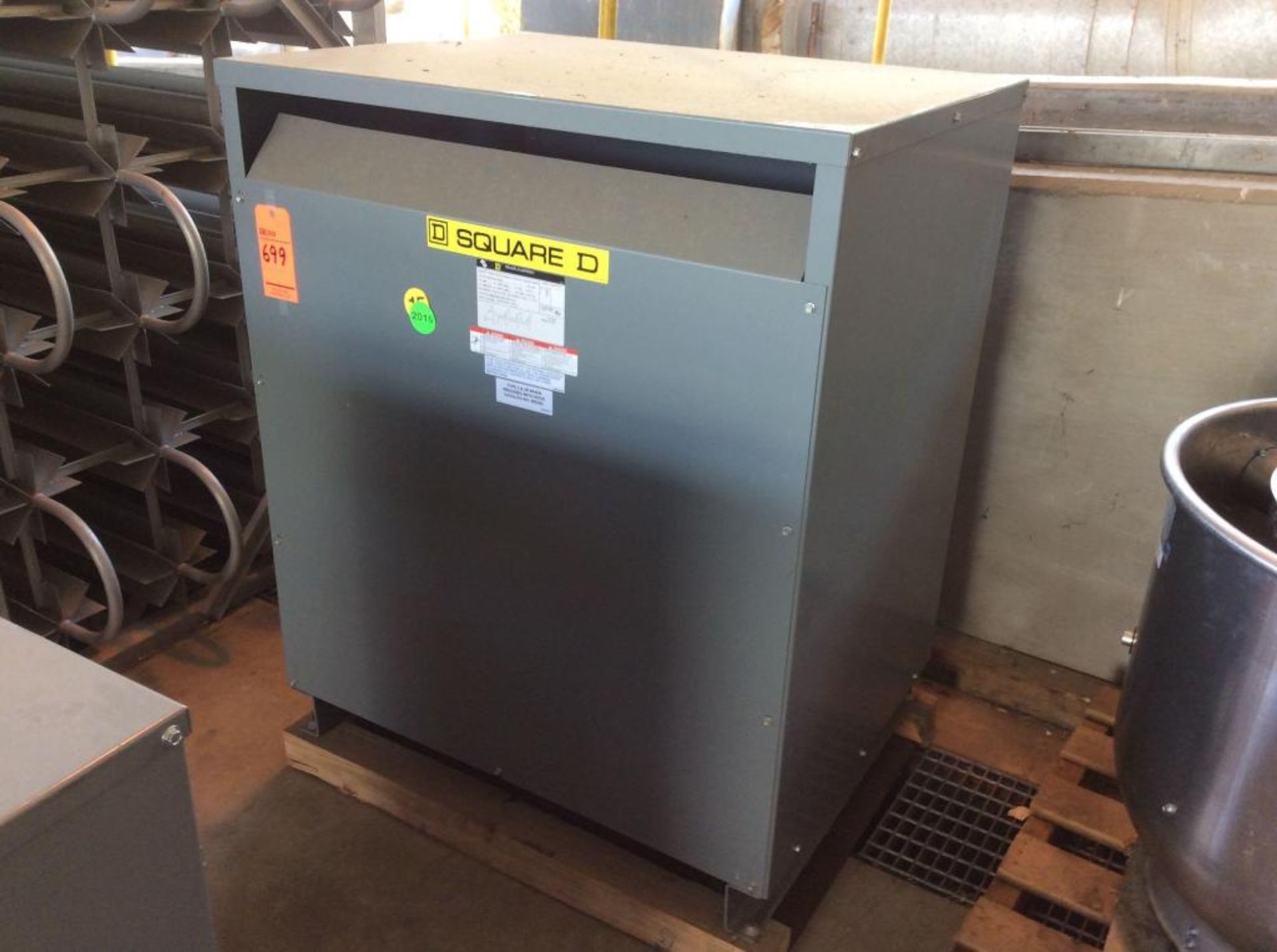 Square D 3 phase general purpose transformer, mn 330T1817HCUDIT, 330 kva, 480 volt