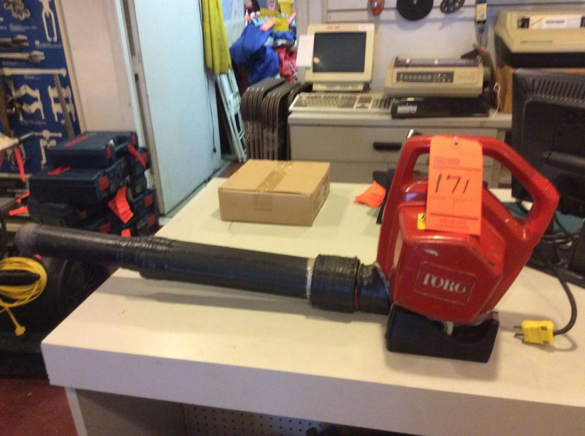 Lot includes (1) Toro, model 550 TBX, electric leaf blower, and (1) Little Wonder, model 1600 SE, el - Bild 3 aus 3