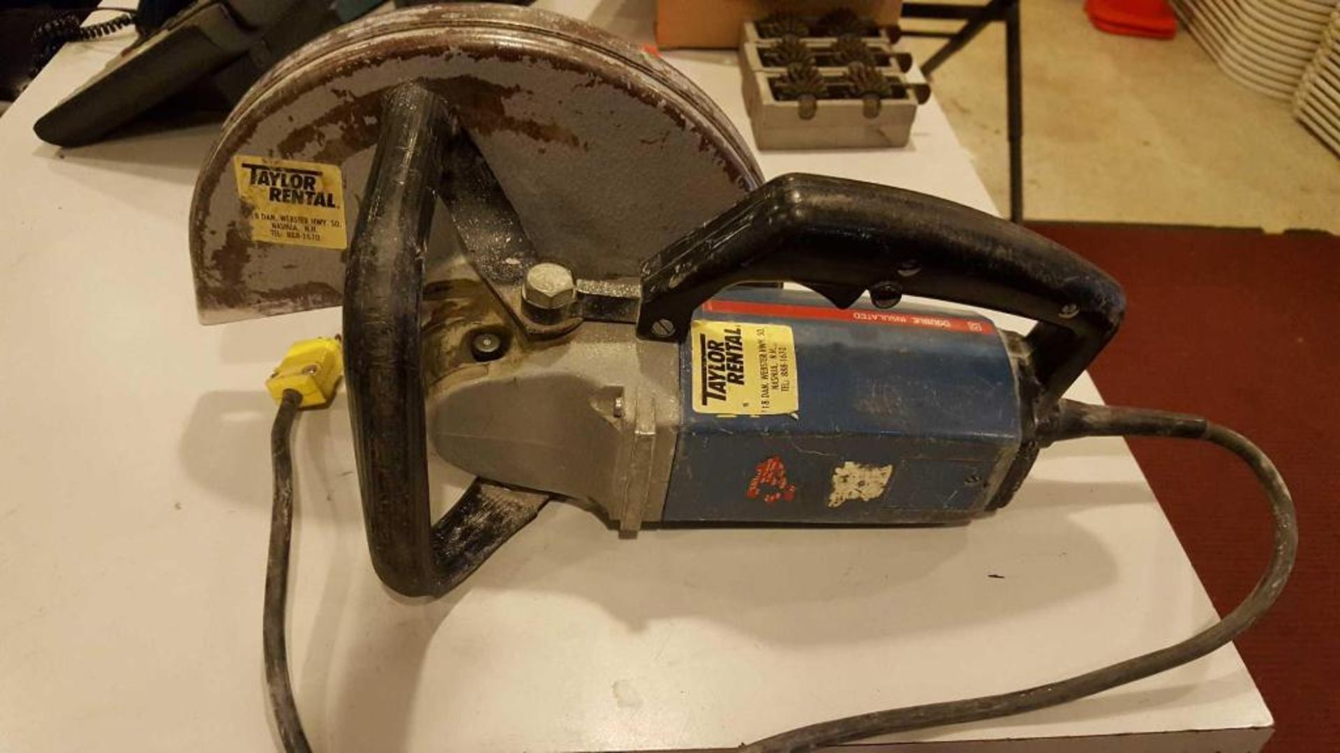 Bosch Electric chop saw, model 0601, with case - Image 2 of 3