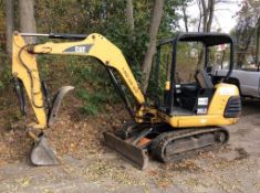 Caterpillar m/n 302.5 track crawler mini excavator with hydraulic thumb, reading 2753 hours,