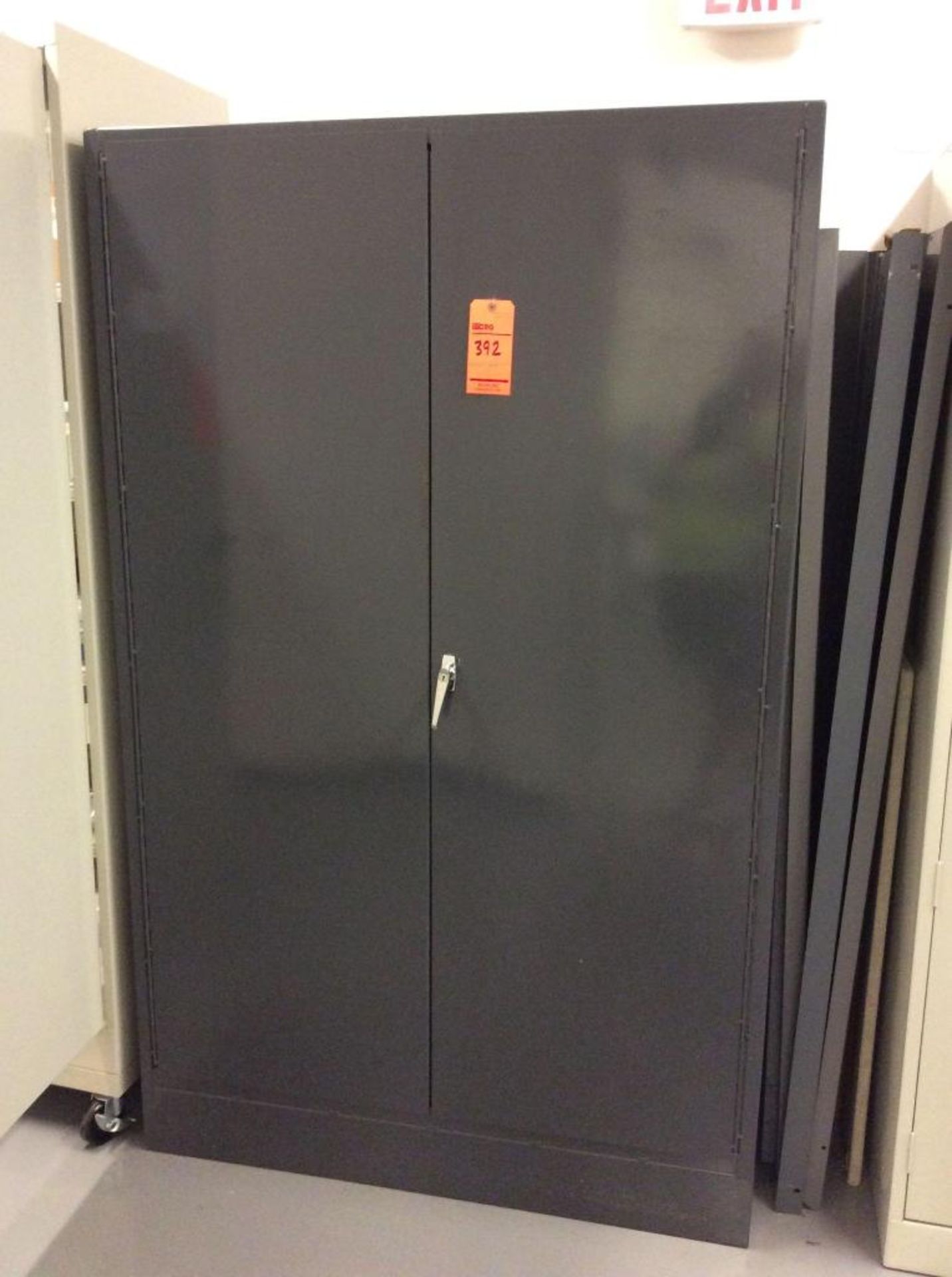 Heavy duty storage cabinet
