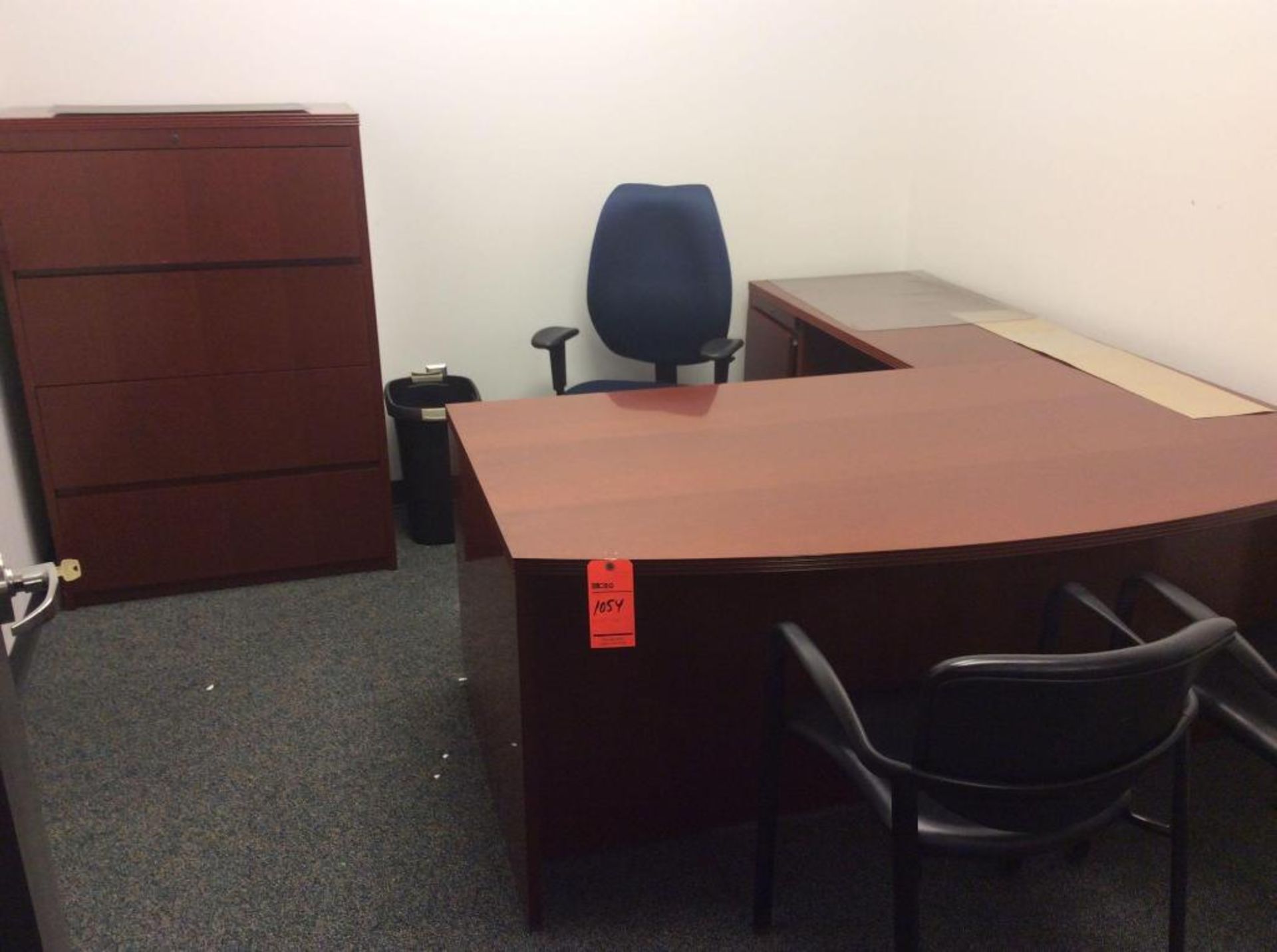 Office suite including 6' wood desk with left hand return, 4-drawer lateral file cabinet, executive - Image 2 of 2