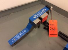 Kurt 2 1/2" Sidewinder milling machine vise