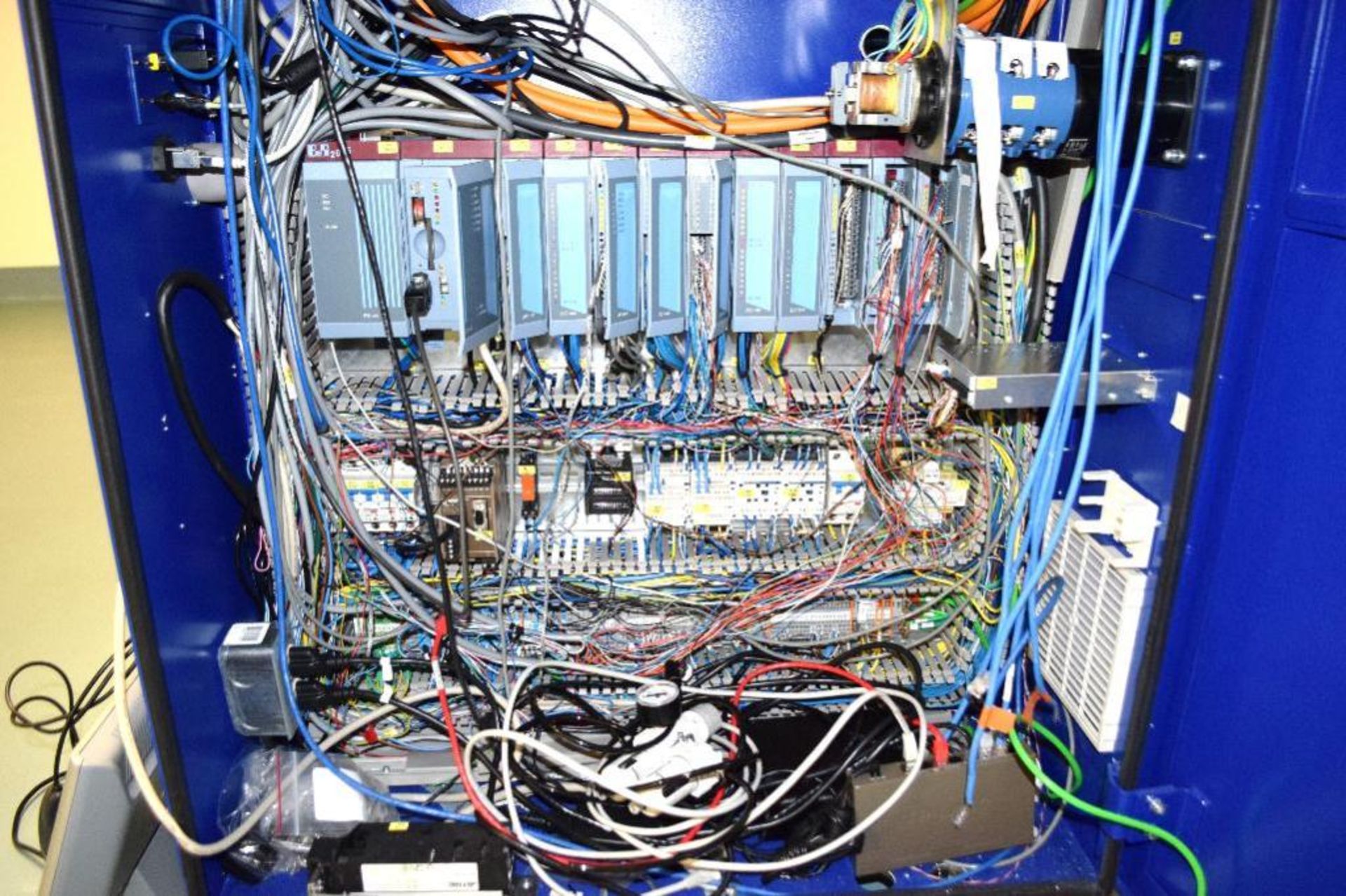 Battenfeld Microsystem 50 Micro Injection Mold Machine, Model MM 50/0. Approximate 50 ton clamp forc - Image 13 of 26