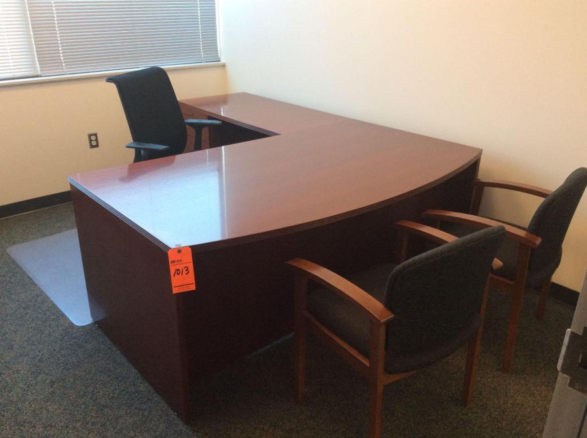 Office suite including executive desk with left hand return, executive chair, 3' wood storage cabine - Image 2 of 3