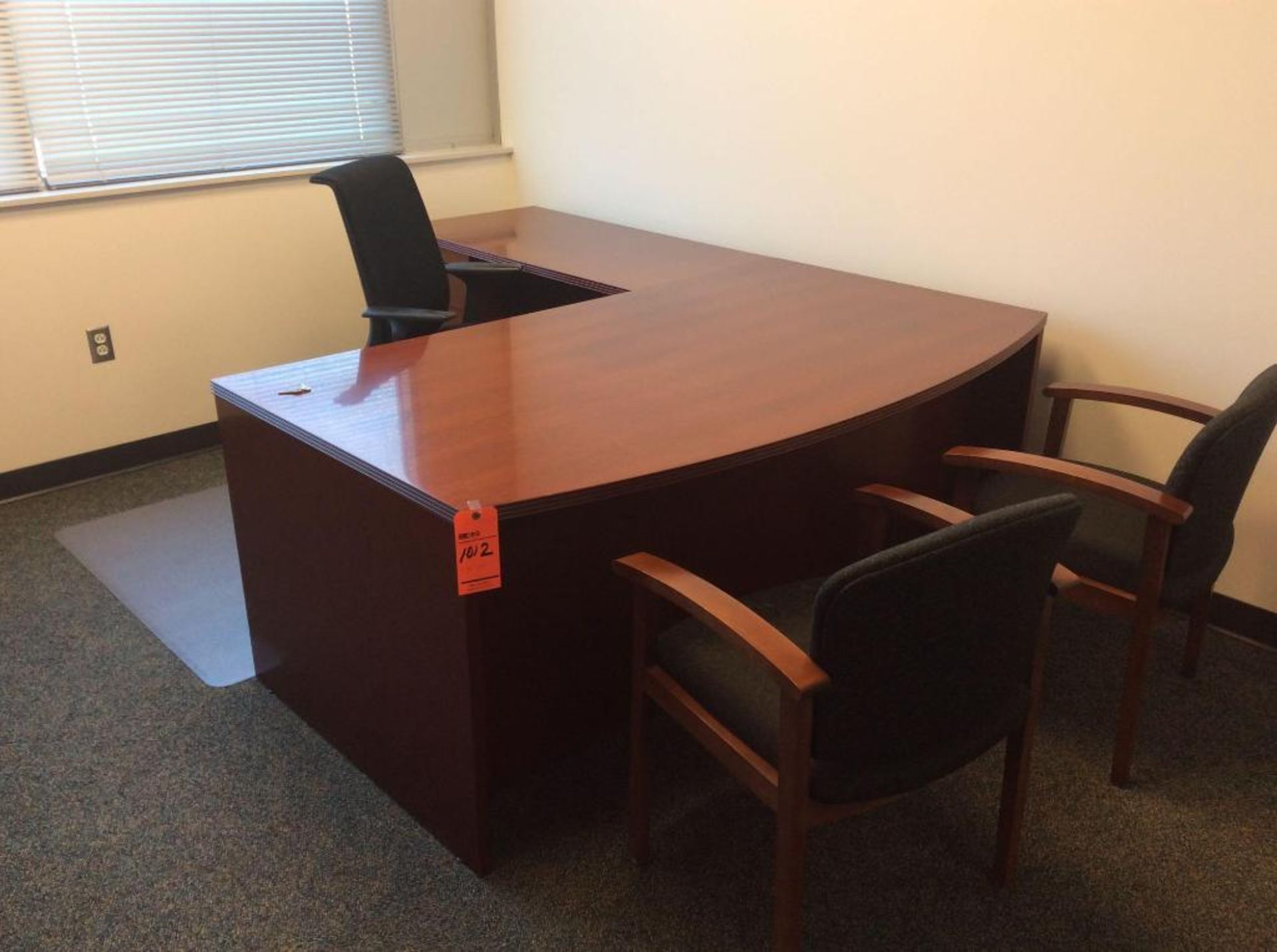 Office suite including executive desk with left hand return, executive chair, 3' wood storage cabine - Image 2 of 3