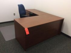 5' wood desk with left hand return and upholstered executive chair