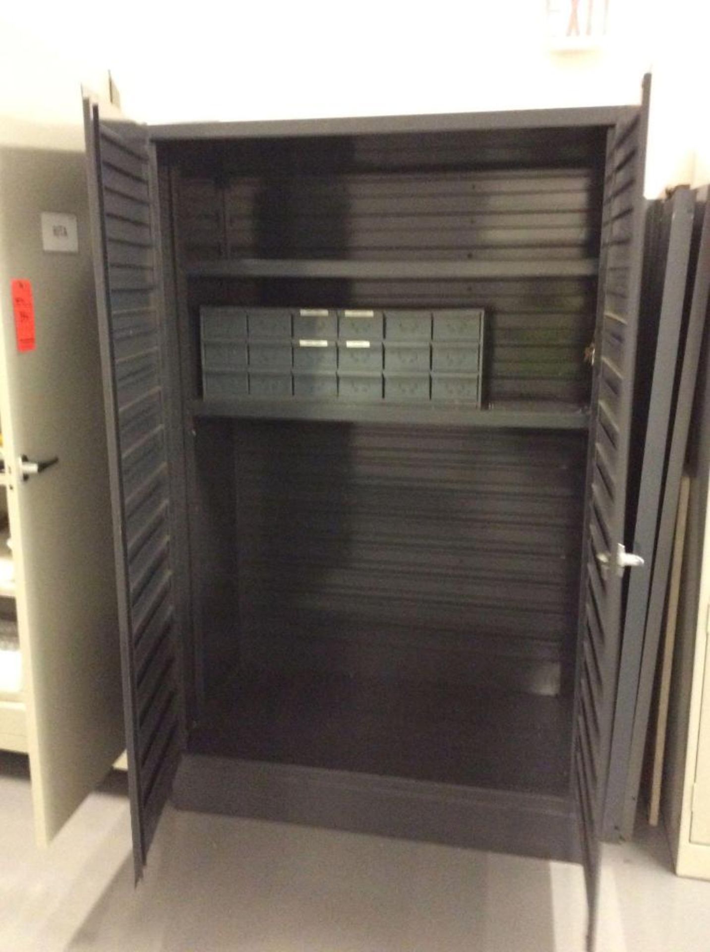 Heavy duty storage cabinet - Image 2 of 2