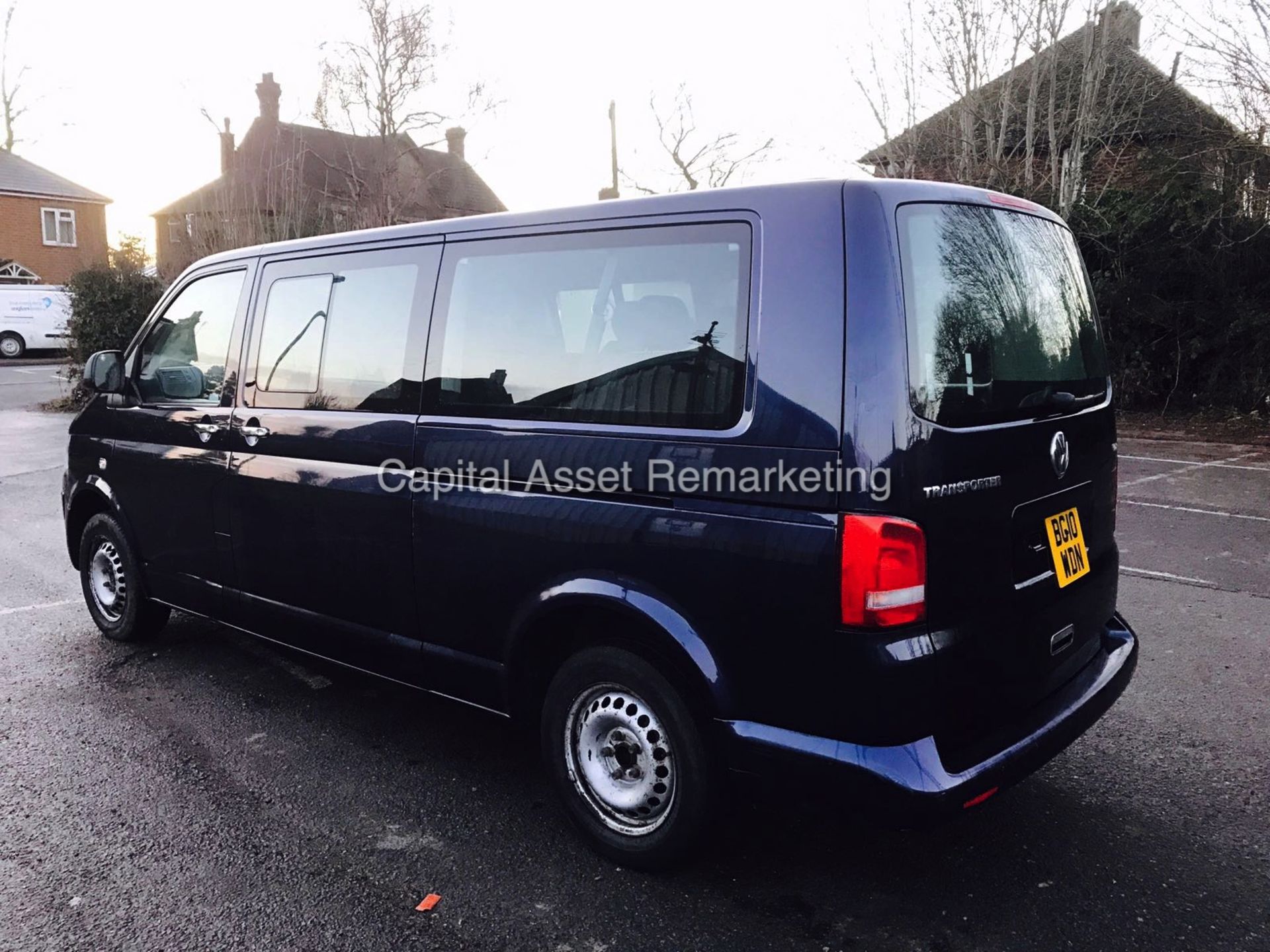 VOLKSWAGEN TRANSPORTER "SHUTTLE BUS" 2.0 TDI - (10 REG) - AIR CON - TWIN SLD - LWB 9 SEATER - NO VAT - Image 5 of 14