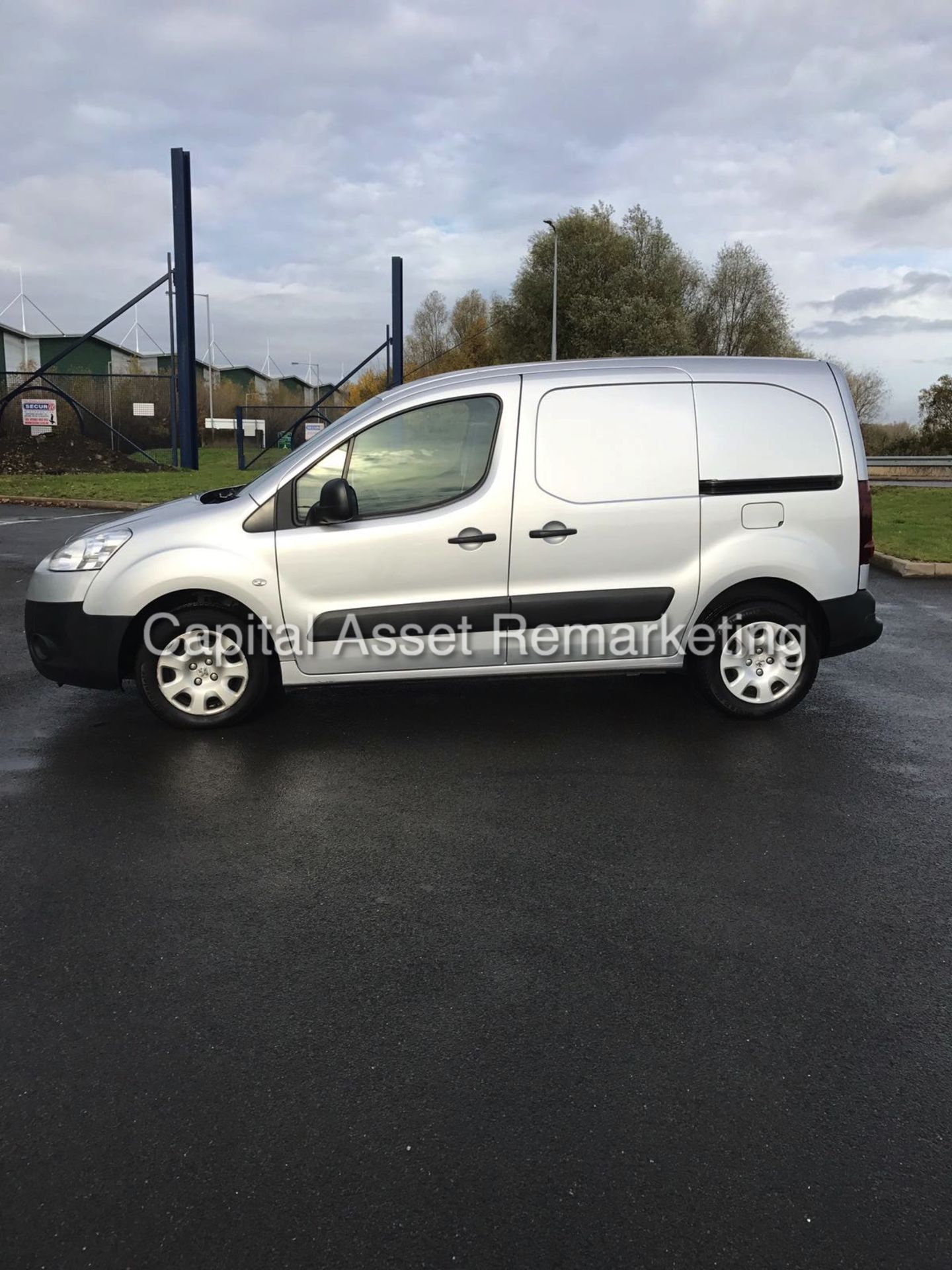 PEUGEOT PARTNER 1.6HDI ECO "PROFFESIONAL" SILVER - 2014 MODEL - AIR CON - MASSIVE SPEC - LOOK!!! - Image 4 of 12