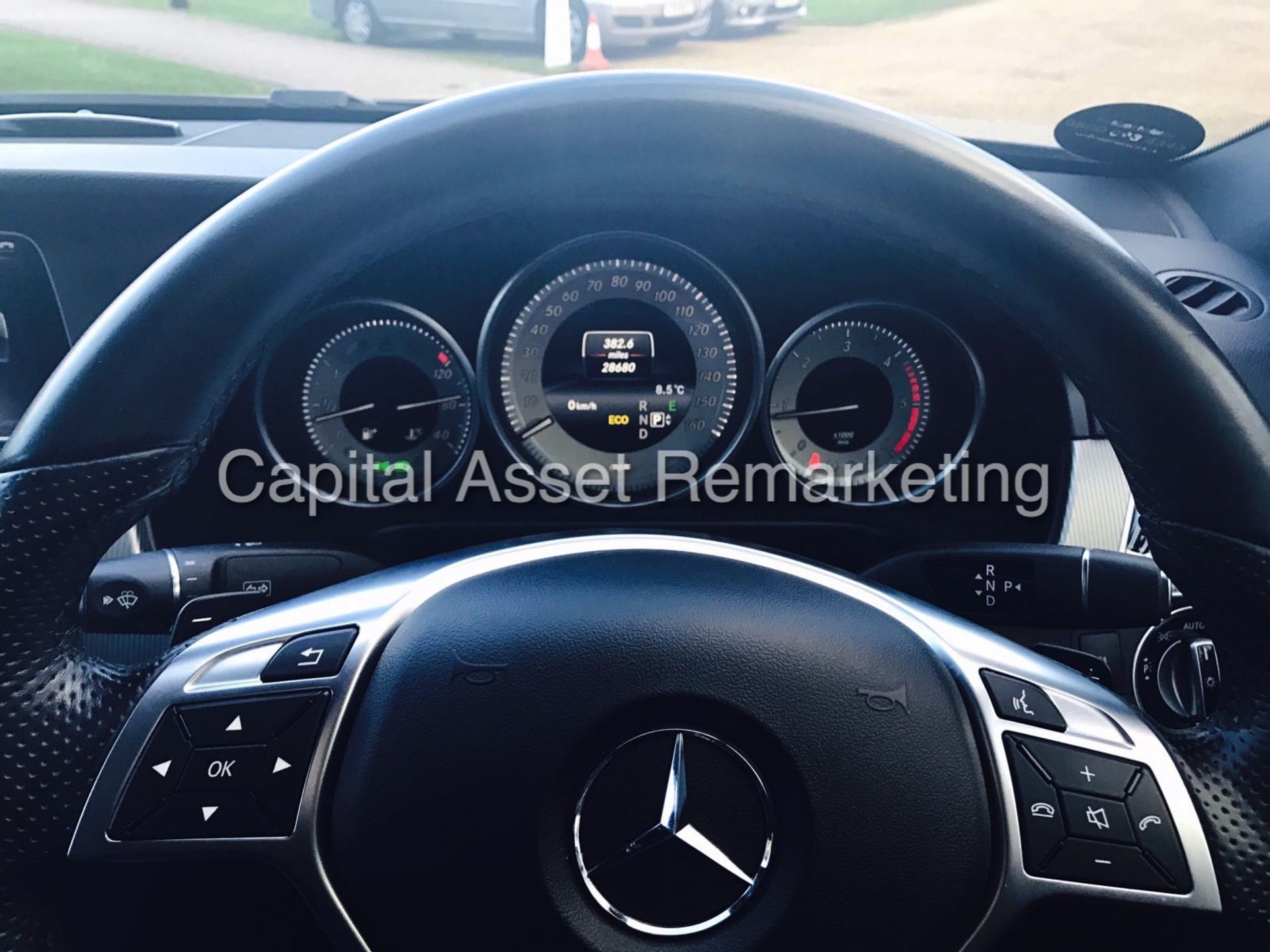 MERCEDES E220CDI "AMG SPORT-NIGHT EDITION" AUTO -MASSIVE SPEC (2016 REG) SAT NAV -LEATHER - 1 OWNER - Image 13 of 17