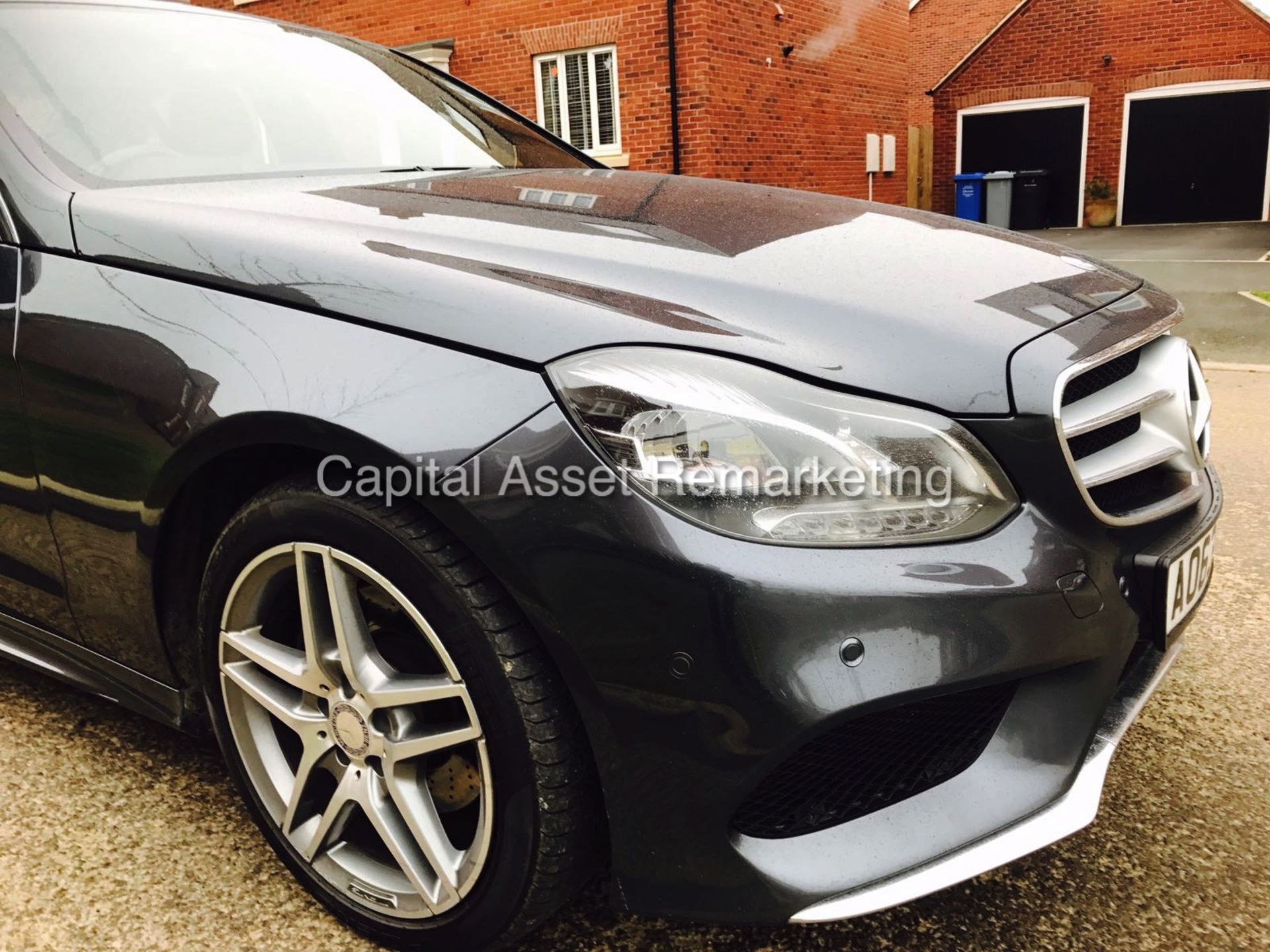 MERCEDES E220 CDI "AMG SPORT - AUTO" (2014 MODEL) - SAT NAV - MASSIVE SPEC - LEATHER - 1 OWNER -LOOK - Image 7 of 17