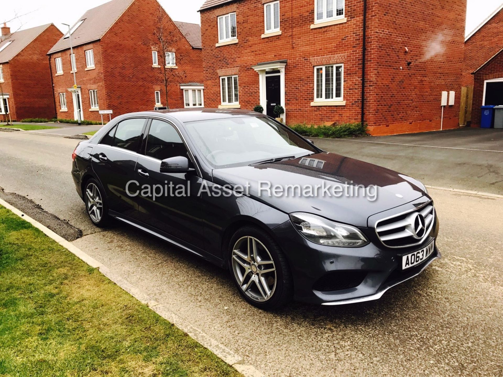 MERCEDES E220 CDI "AMG SPORT - AUTO" (2014 MODEL) - SAT NAV - MASSIVE SPEC - LEATHER - 1 OWNER -LOOK - Image 3 of 17