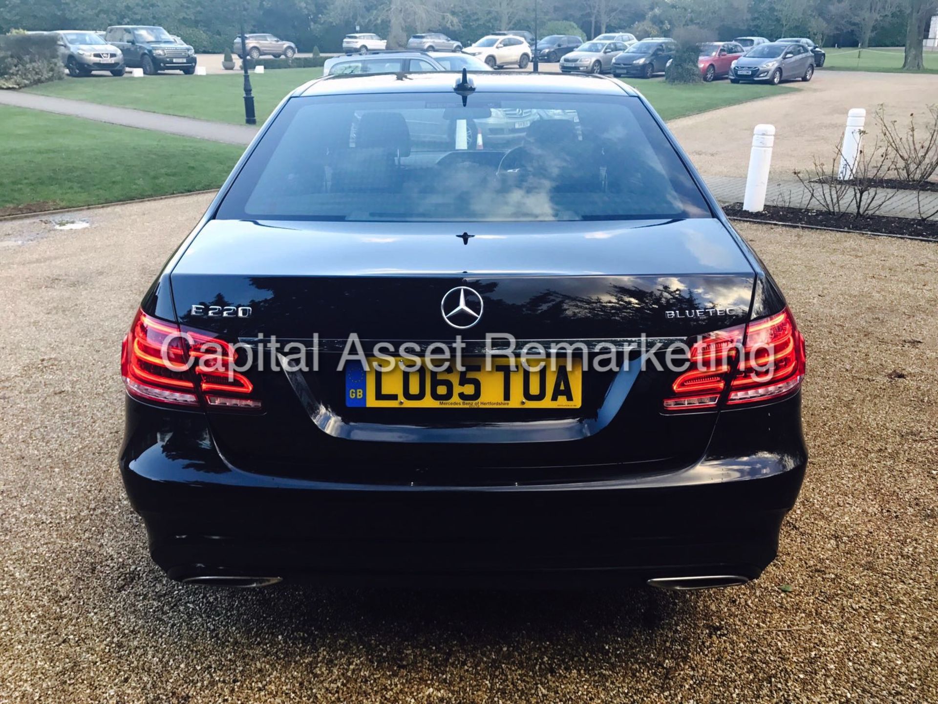 MERCEDES E220CDI "AMG SPORT-NIGHT EDITION" AUTO -MASSIVE SPEC (2016 REG) SAT NAV -LEATHER - 1 OWNER - Image 6 of 17