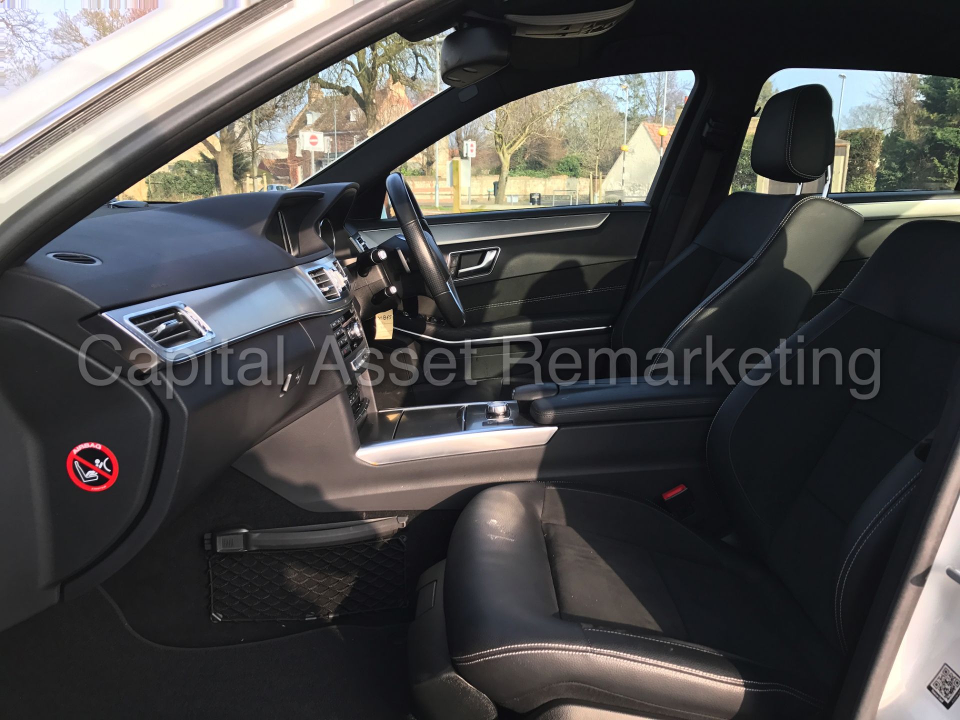 MERCEDES-BENZ E250 CDI 'AMG SPORT' (2015 MODEL) 'SALOON - 7-G AUTO TIP-TRONIC - SAT NAV - LEATHER' - Bild 19 aus 28