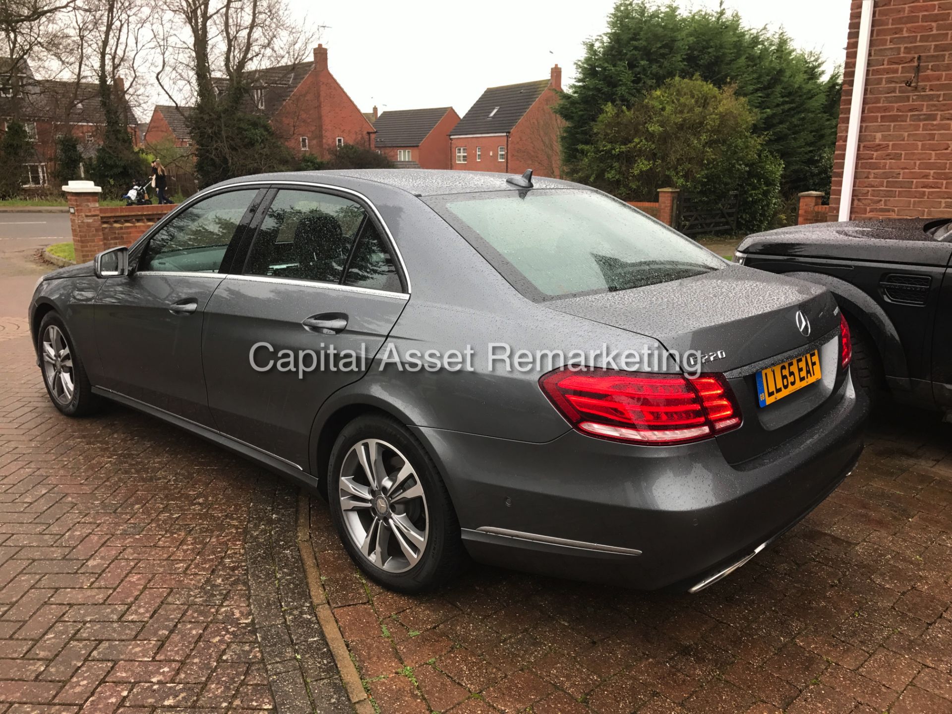 ON SALE MERCEDES E220 "bluetec" AUTO - (2016) MODEL - 1 OWNER - LEATHER - SAT NAV - MASSIVE SPEC - - Image 3 of 20