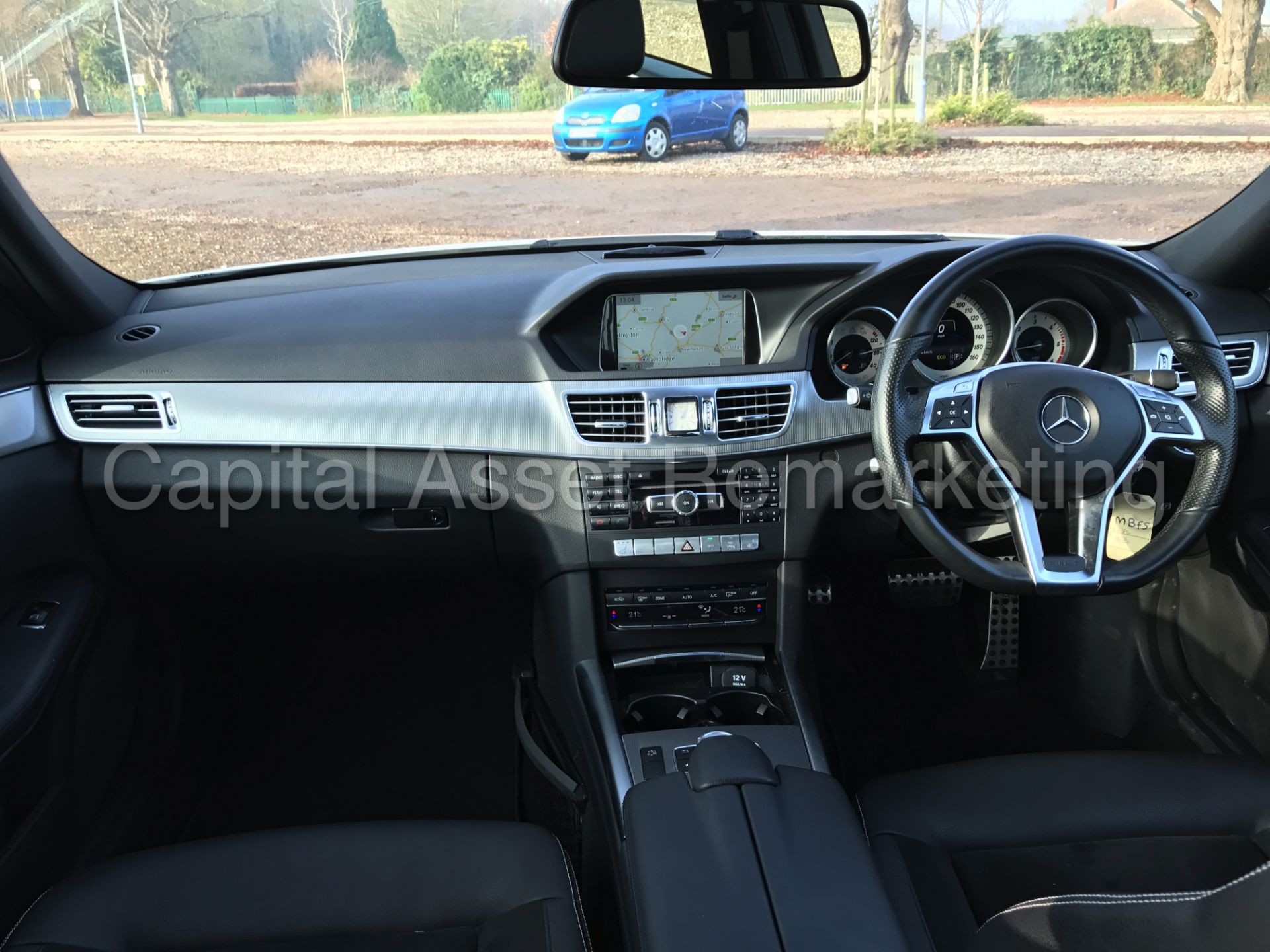 MERCEDES-BENZ E250 CDI 'AMG SPORT' (2015 MODEL) 'SALOON - 7-G AUTO TIP-TRONIC - SAT NAV - LEATHER' - Bild 18 aus 28