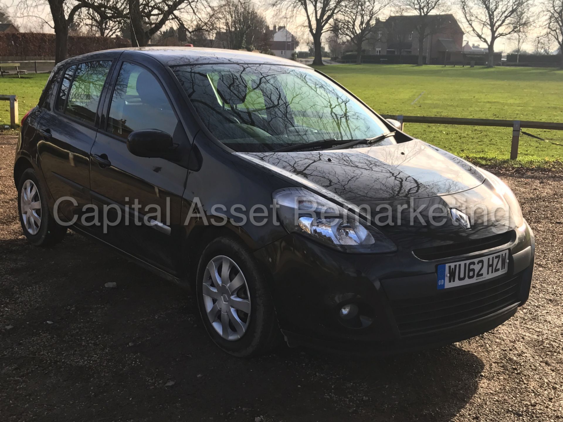 RENAULT CLIO 'EXPRESSION PLUS' (2013 MODEL) '1.5 DCI - A/C - ELEC PACK' (1 OWNER FROM NEW) 60 MPG+ - Image 2 of 22