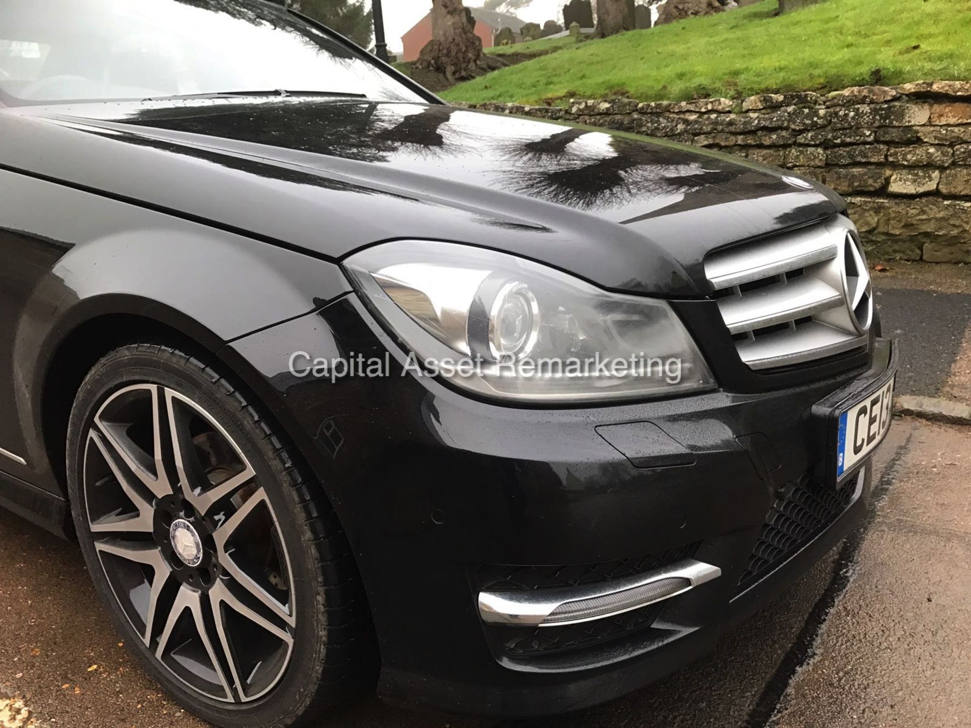 MERCEDES C220CDI AUTO "AMG SPORT PLUS - BLACK EDITION" (13 REG) 1 OWNER - MASSIVE SPEC - SAT NAV!! - Image 7 of 17