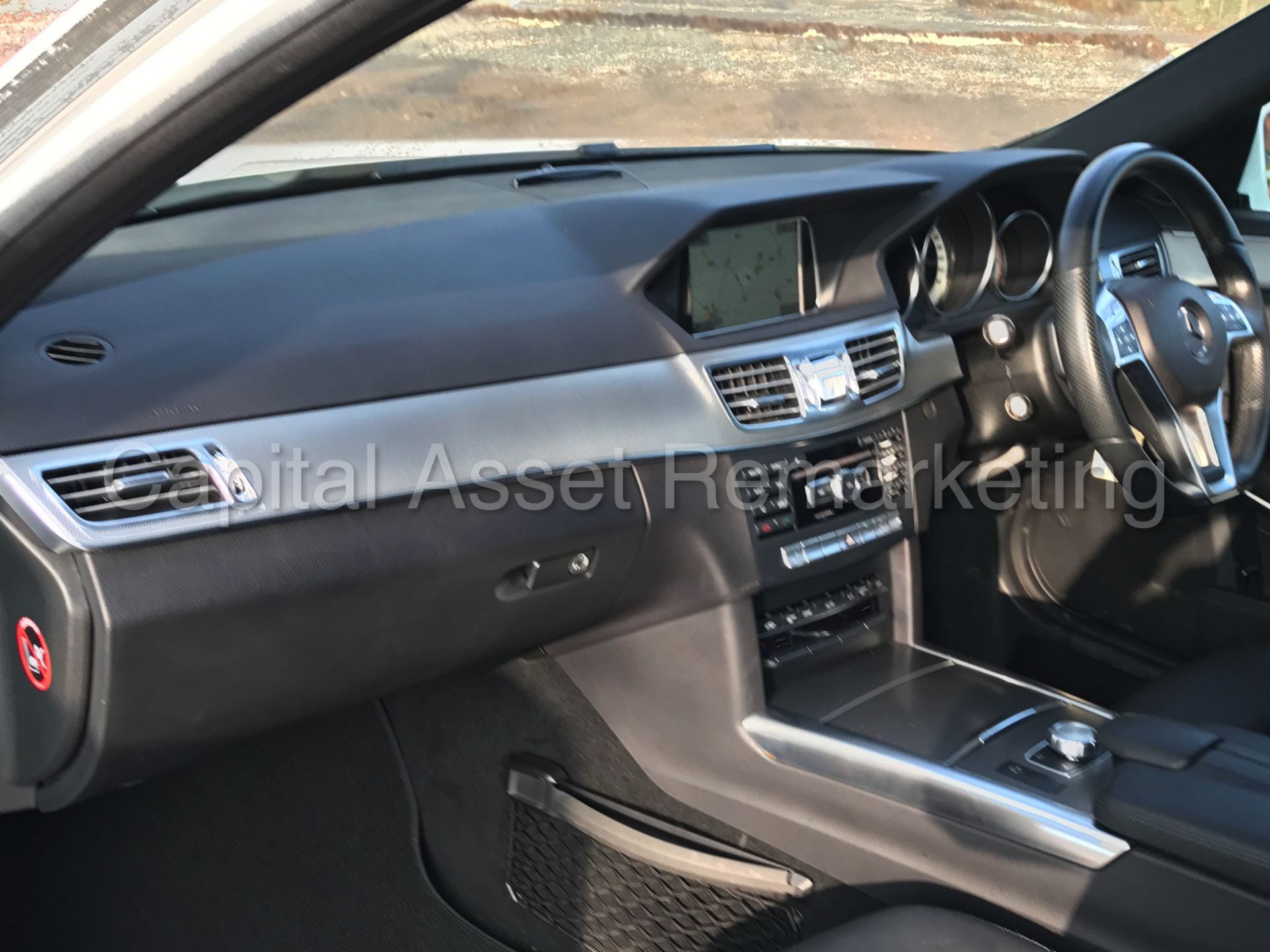 MERCEDES-BENZ E250 CDI 'AMG SPORT' (2015 MODEL) 'SALOON - 7-G AUTO TIP-TRONIC - SAT NAV - LEATHER' - Bild 17 aus 28