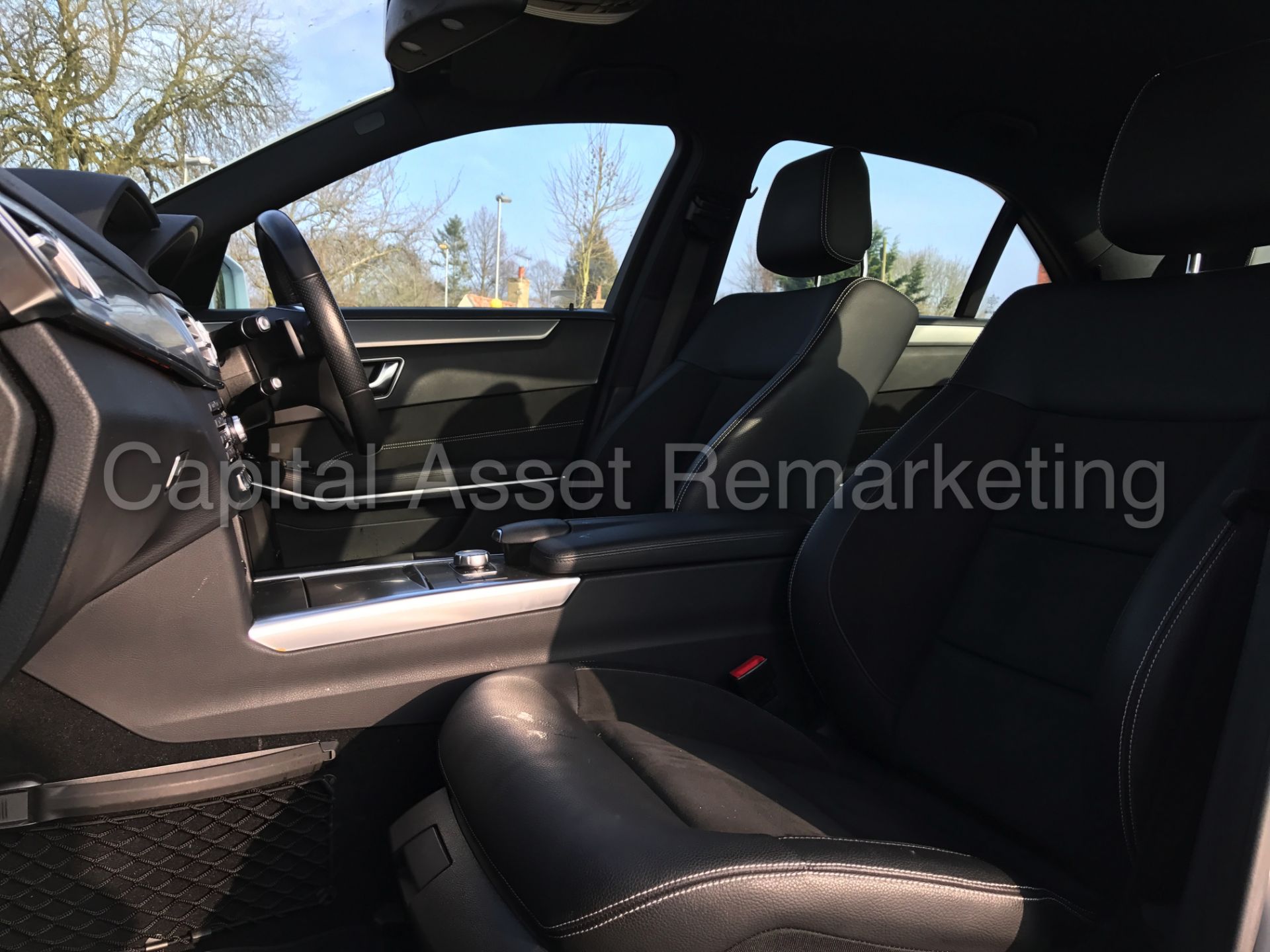 MERCEDES-BENZ E250 CDI 'AMG SPORT' (2015 MODEL) 'SALOON - 7-G AUTO TIP-TRONIC - SAT NAV - LEATHER' - Bild 20 aus 28