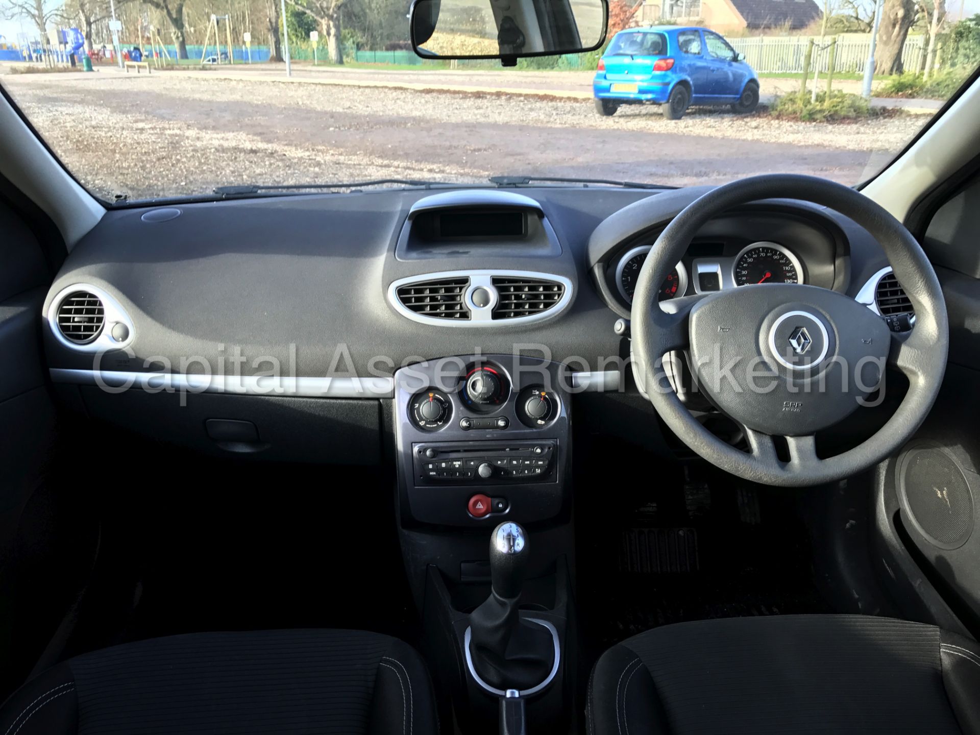 RENAULT CLIO 'EXPRESSION PLUS' (2013 MODEL) '1.5 DCI - A/C - ELEC PACK' (1 OWNER FROM NEW) 60 MPG+ - Image 17 of 22