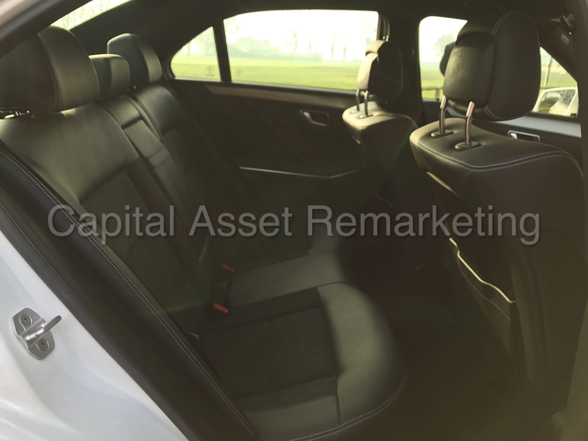 MERCEDES-BENZ E250 CDI 'AMG SPORT' (2015 MODEL) 'SALOON - 7-G AUTO TIP-TRONIC - SAT NAV - LEATHER' - Bild 15 aus 28