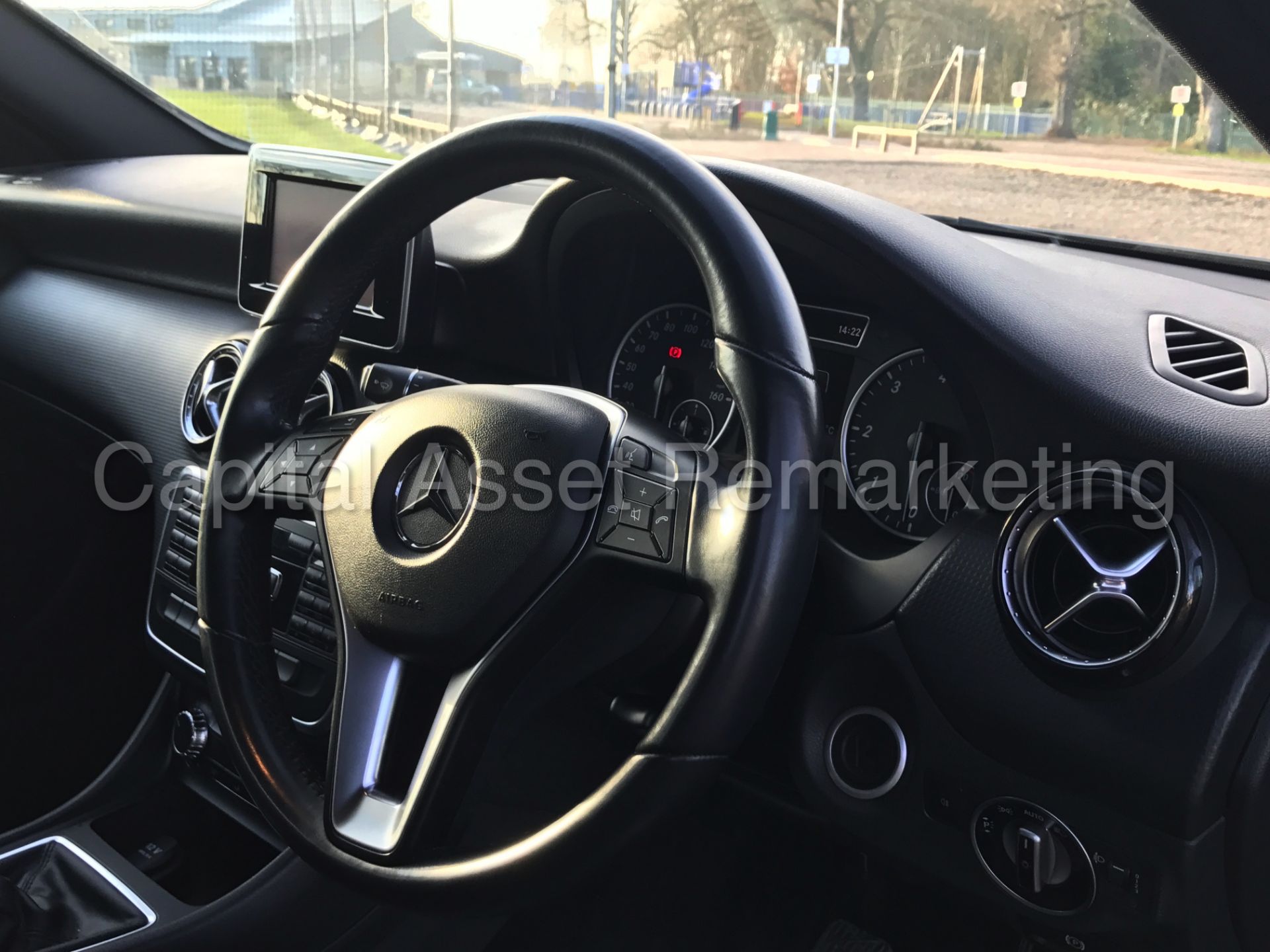 MERCEDES-BENZ A180 CDI 'SPECIAL EQUIPMENT' (2014 MODEL) 'STOP / START' *65 MPG+* (1 OWNER FROM NEW) - Image 13 of 25