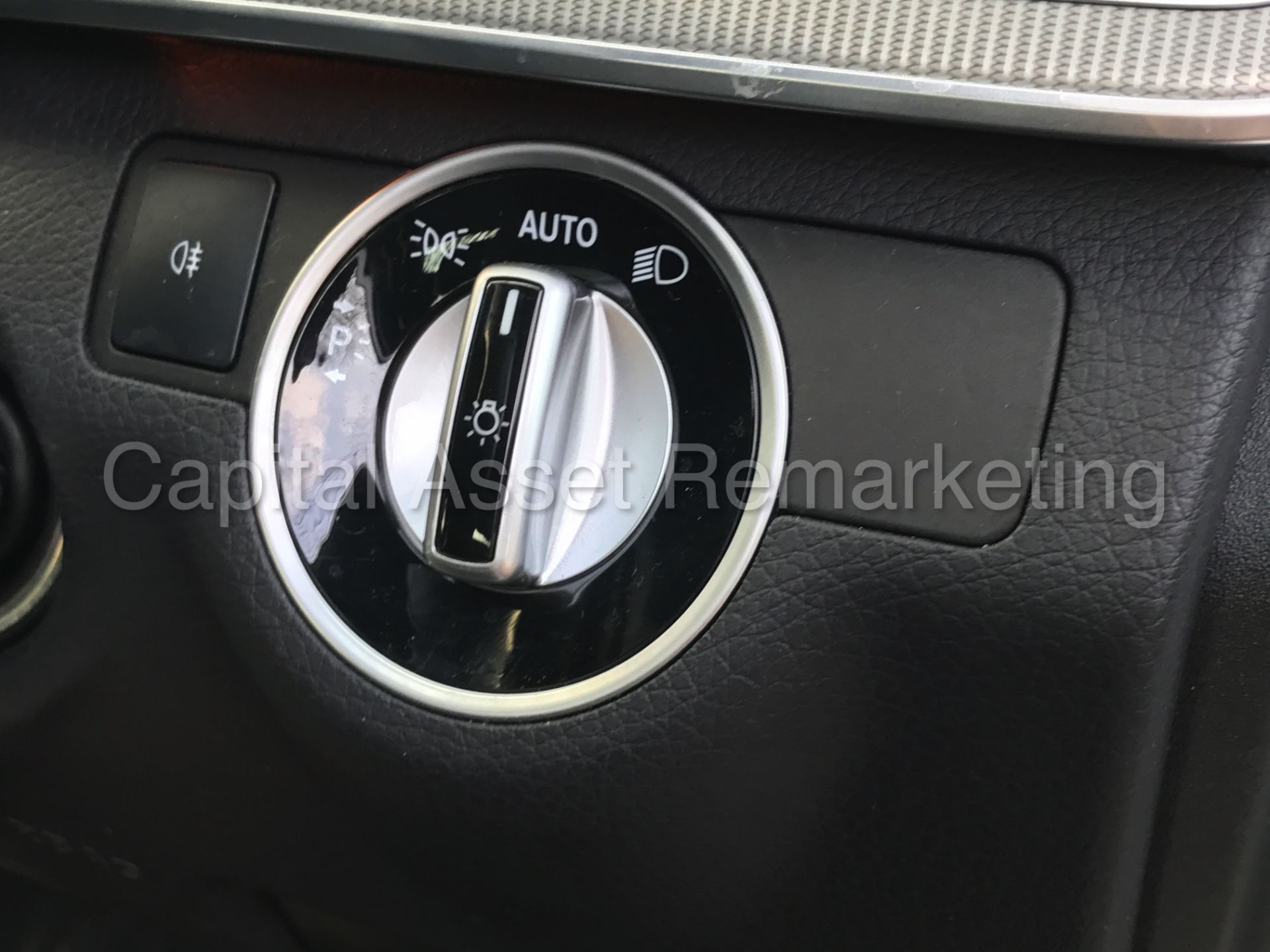 MERCEDES-BENZ E250 CDI 'AMG SPORT' (2015 MODEL) 'SALOON - 7-G AUTO TIP-TRONIC - SAT NAV - LEATHER' - Bild 12 aus 28