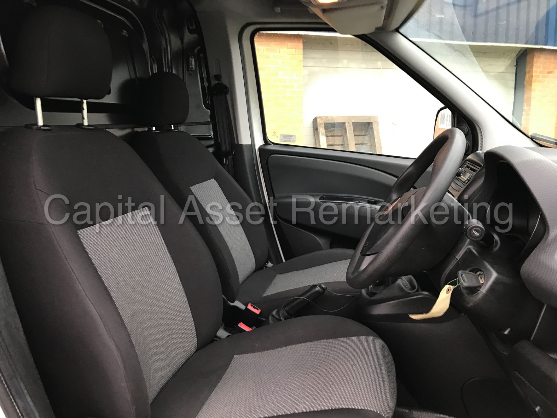 FIAT DOBLO 16V SWB (2014) '1.3 MULTI-JET - DIESEL - 5 SPEED' (1 COMPANY OWNER) **LOW MILES** - Image 14 of 19