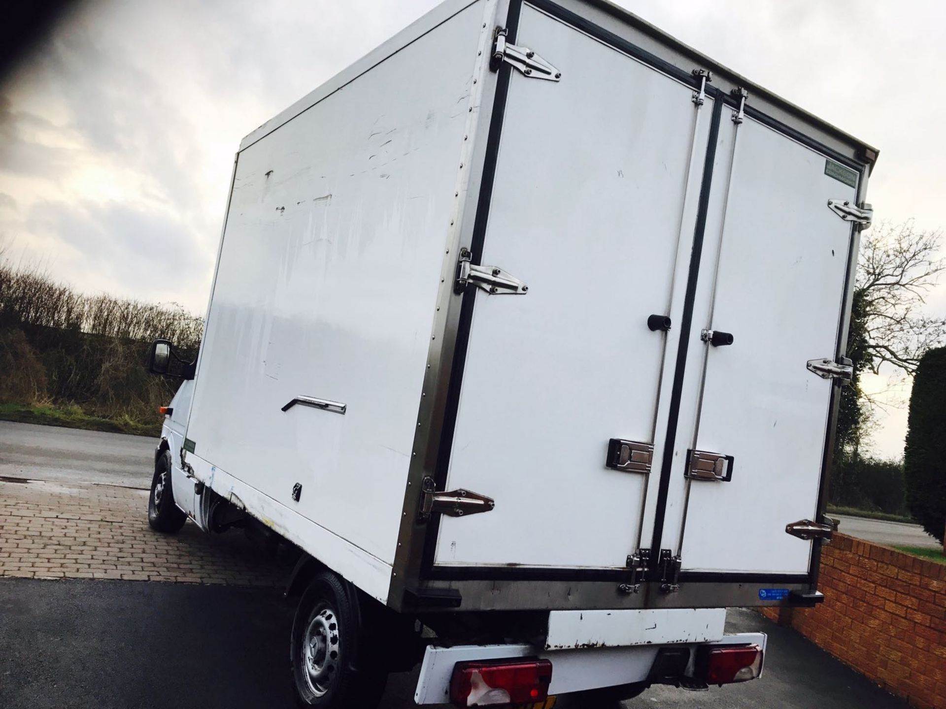 MERCEDES SPRINTER 311 CDI FRIDGE FREEZER BOX VAN - (2005 MODEL) OVER NIGHT STANDBY -1 PREVIOUS OWNER - Image 4 of 10