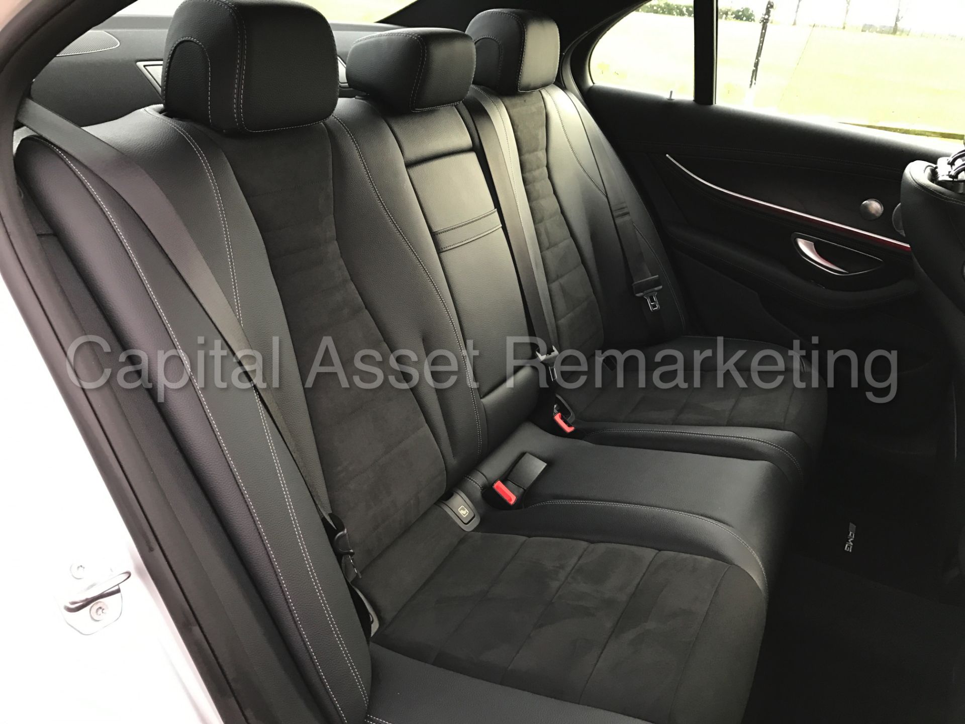 MERCEDES-BENZ E220d 'AMG Premium Plus' (2016) '9-G TRONIC - LEATHER - SAT NAV - PAN ROOF' *TOP SPEC* - Image 29 of 50